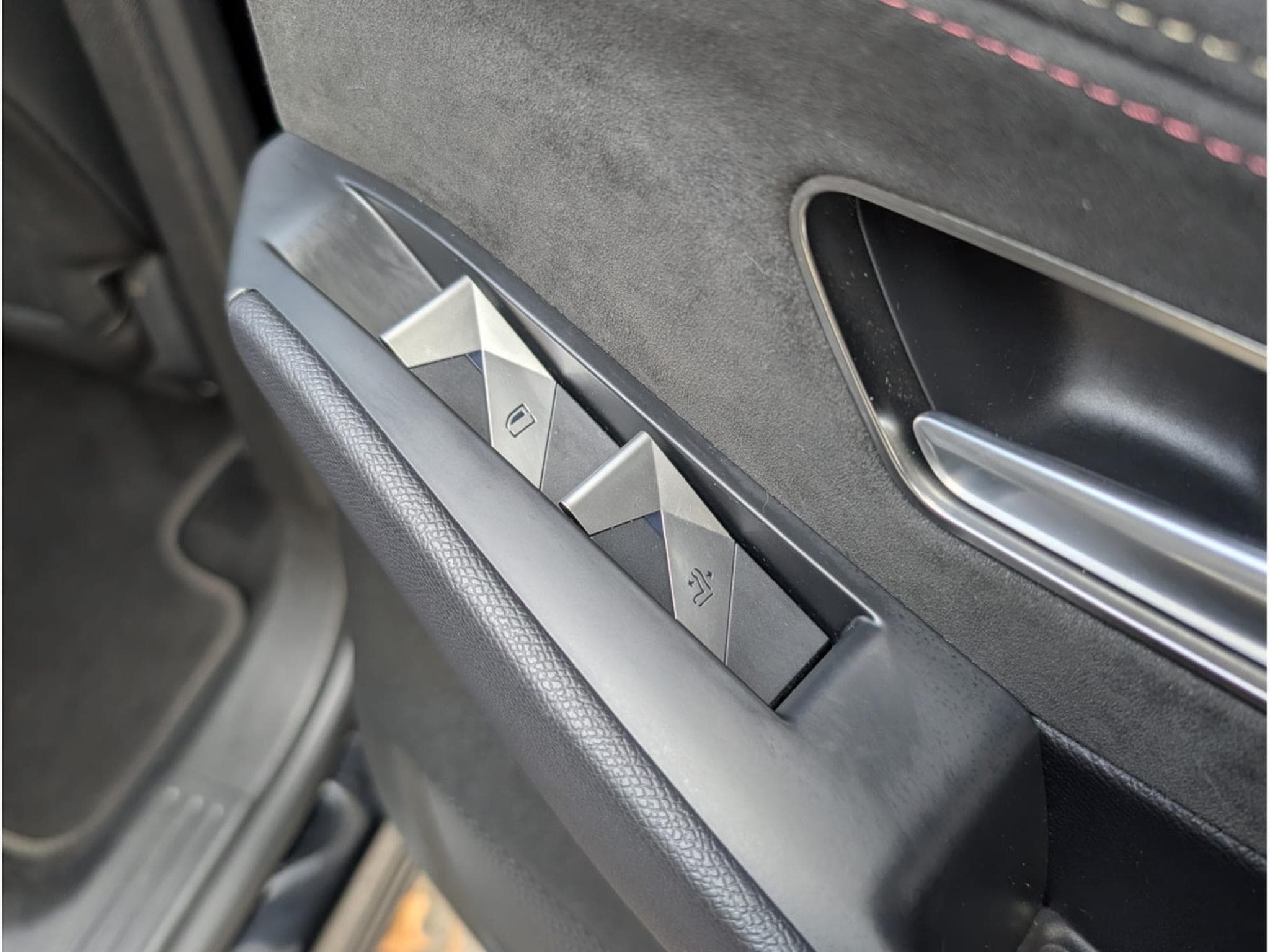 DS Automobiles DS7 CROSSBACK E-TENSE 4X4 (2020) - Photo 17