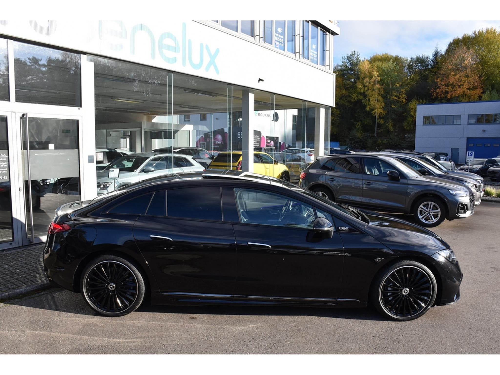 Mercedes EQE 300 AMG Line AIRMATIC DISTR CUIR MEMO PANO BURMESTER CAM360 (2025) - Photo 3