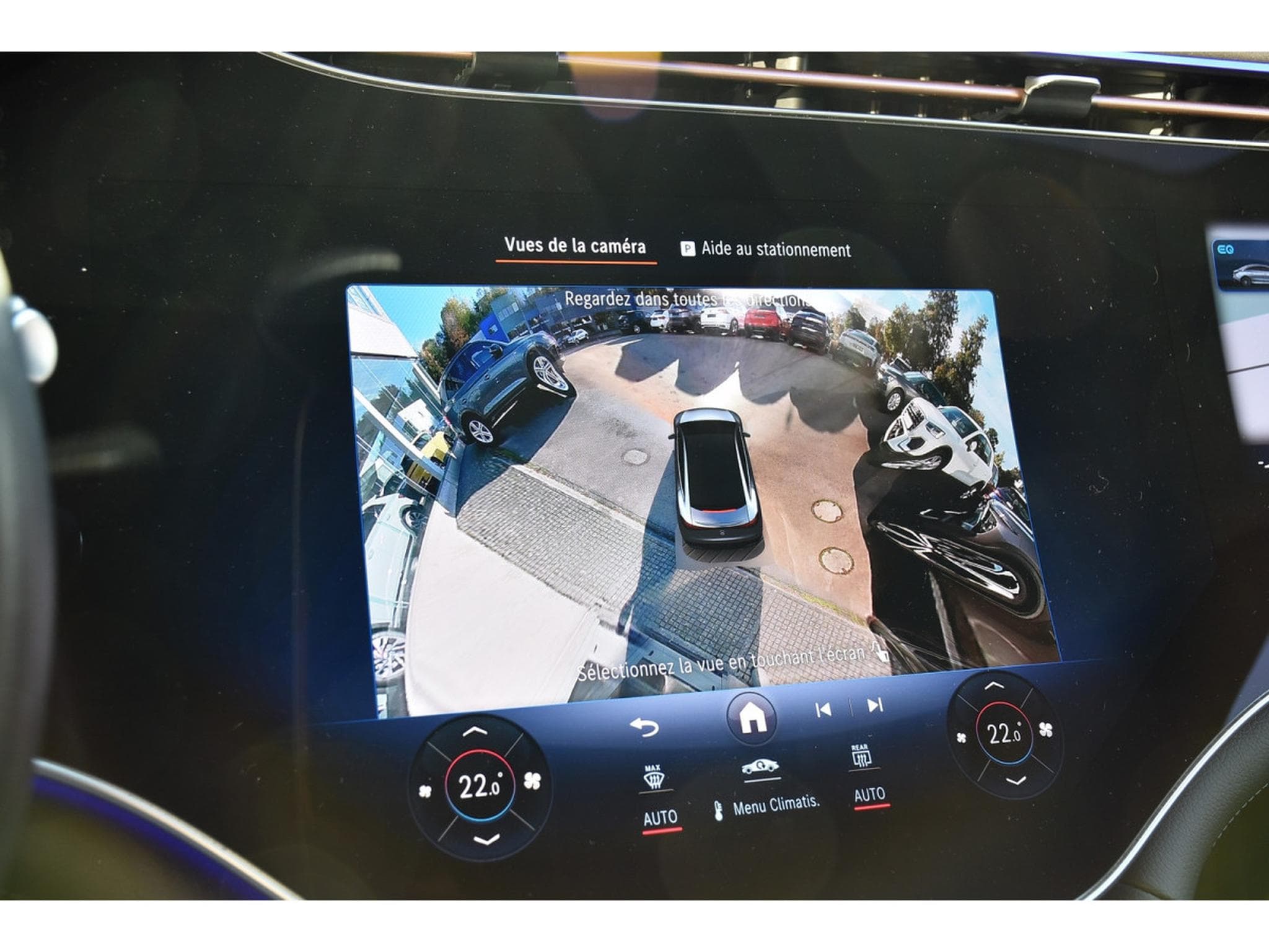 Mercedes EQE 300 AMG Line AIRMATIC DISTR CUIR MEMO PANO BURMESTER CAM360 (2025) - Photo 16