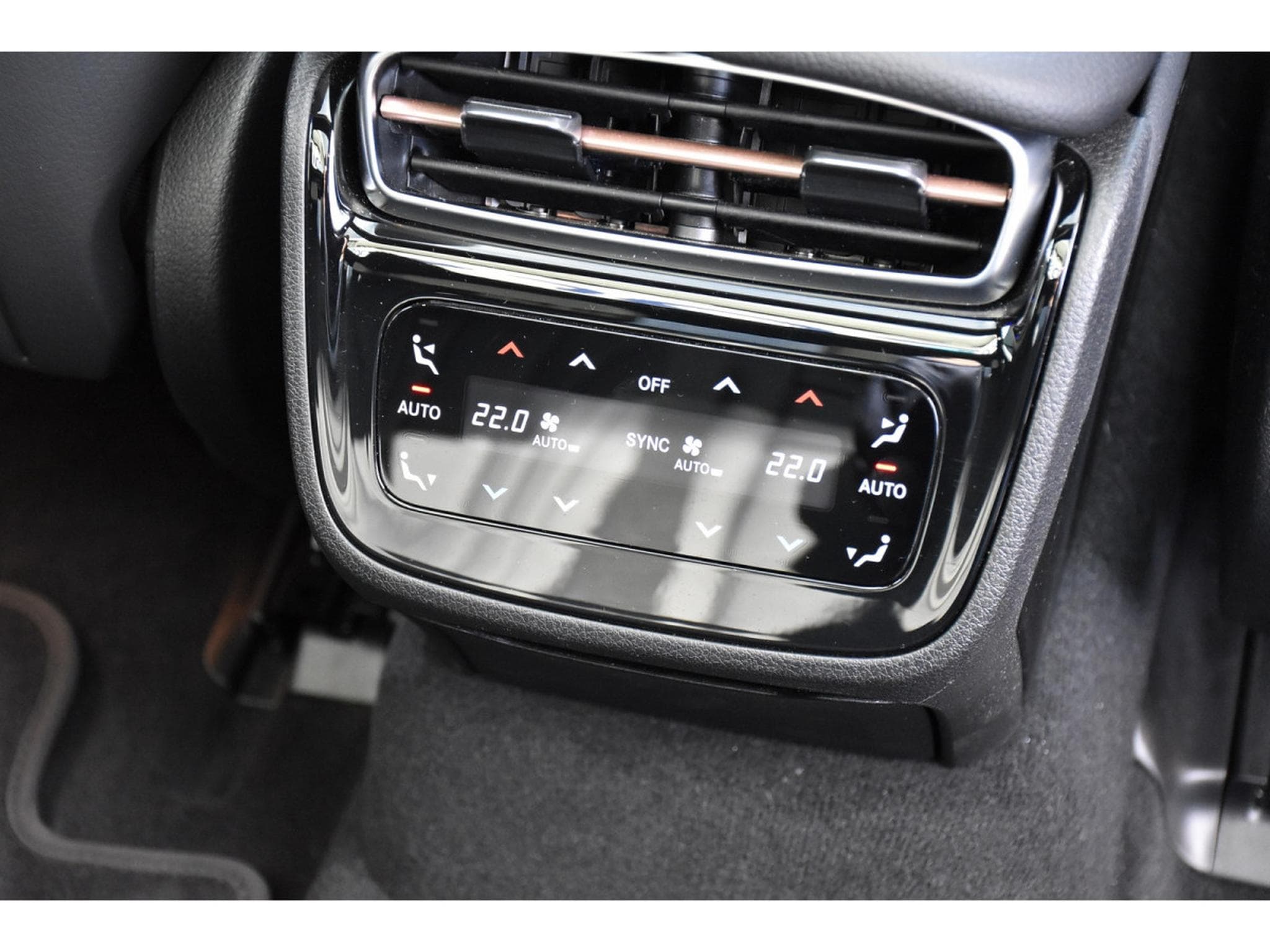Mercedes EQE 300 AMG Line AIRMATIC DISTR CUIR MEMO PANO BURMESTER CAM360 (2025) - Photo 23