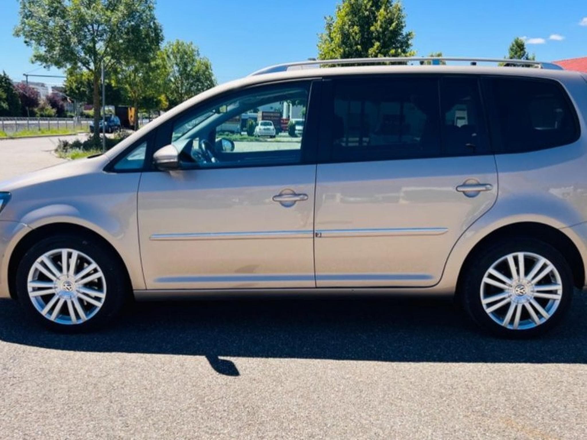 VW Touran 2.0 TDI Highline 7 places (2010) - Photo 2