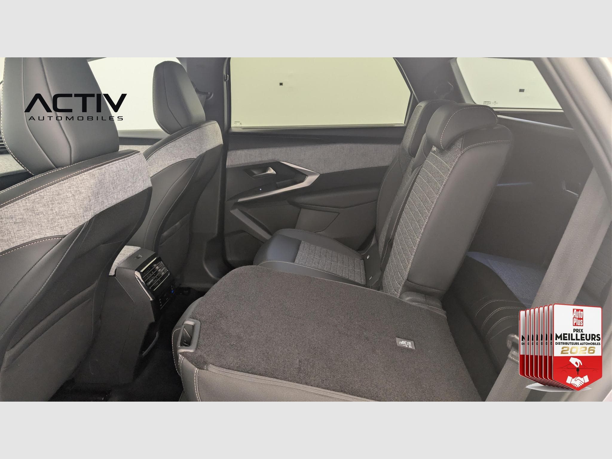 Peugeot 5008 HYBRID 145 CH E-DCS6 ALLURE (2025) - Photo 12