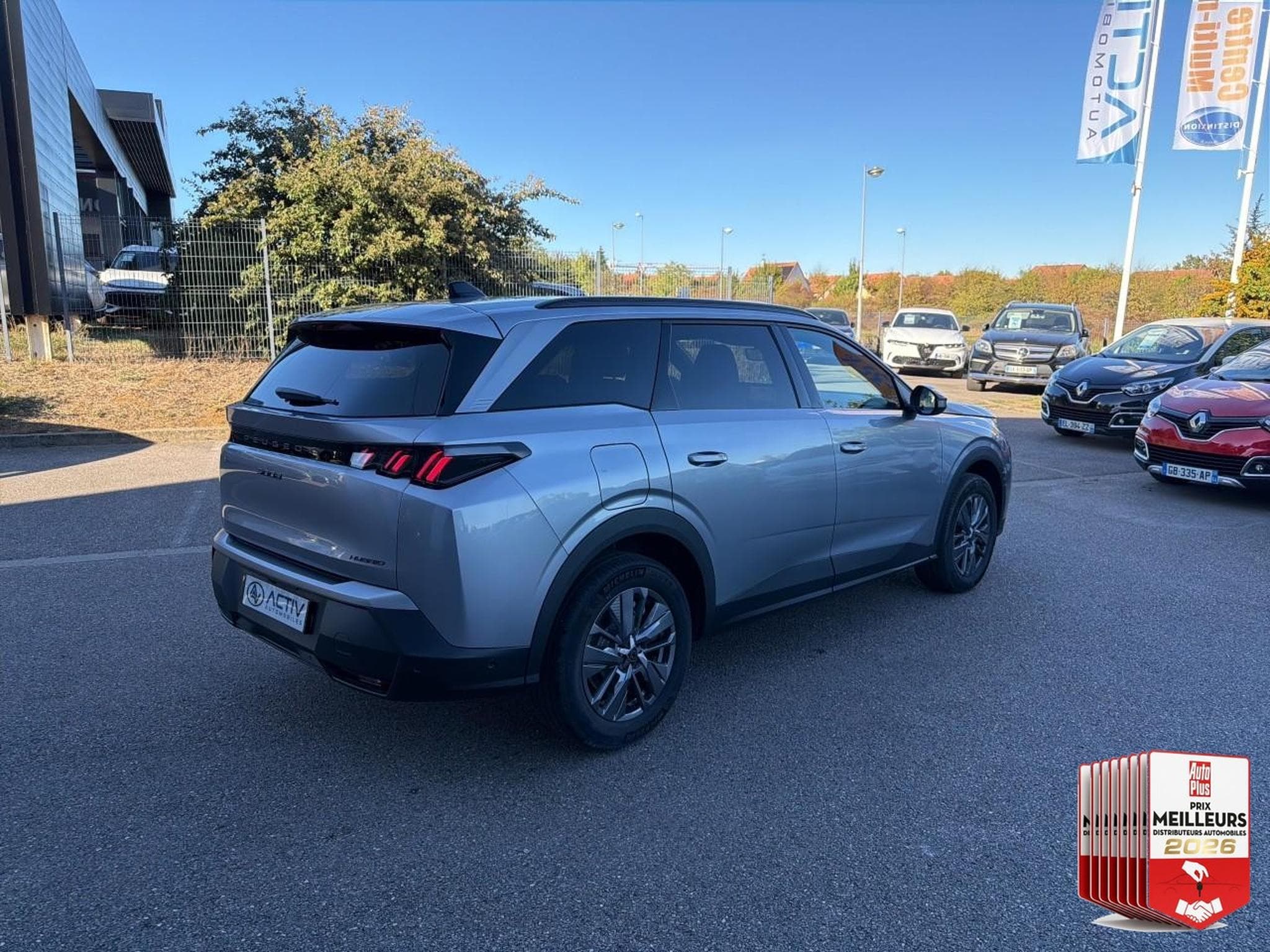Peugeot 5008 HYBRID 145 ALLURE E-DCS6 (2025) - Photo 11