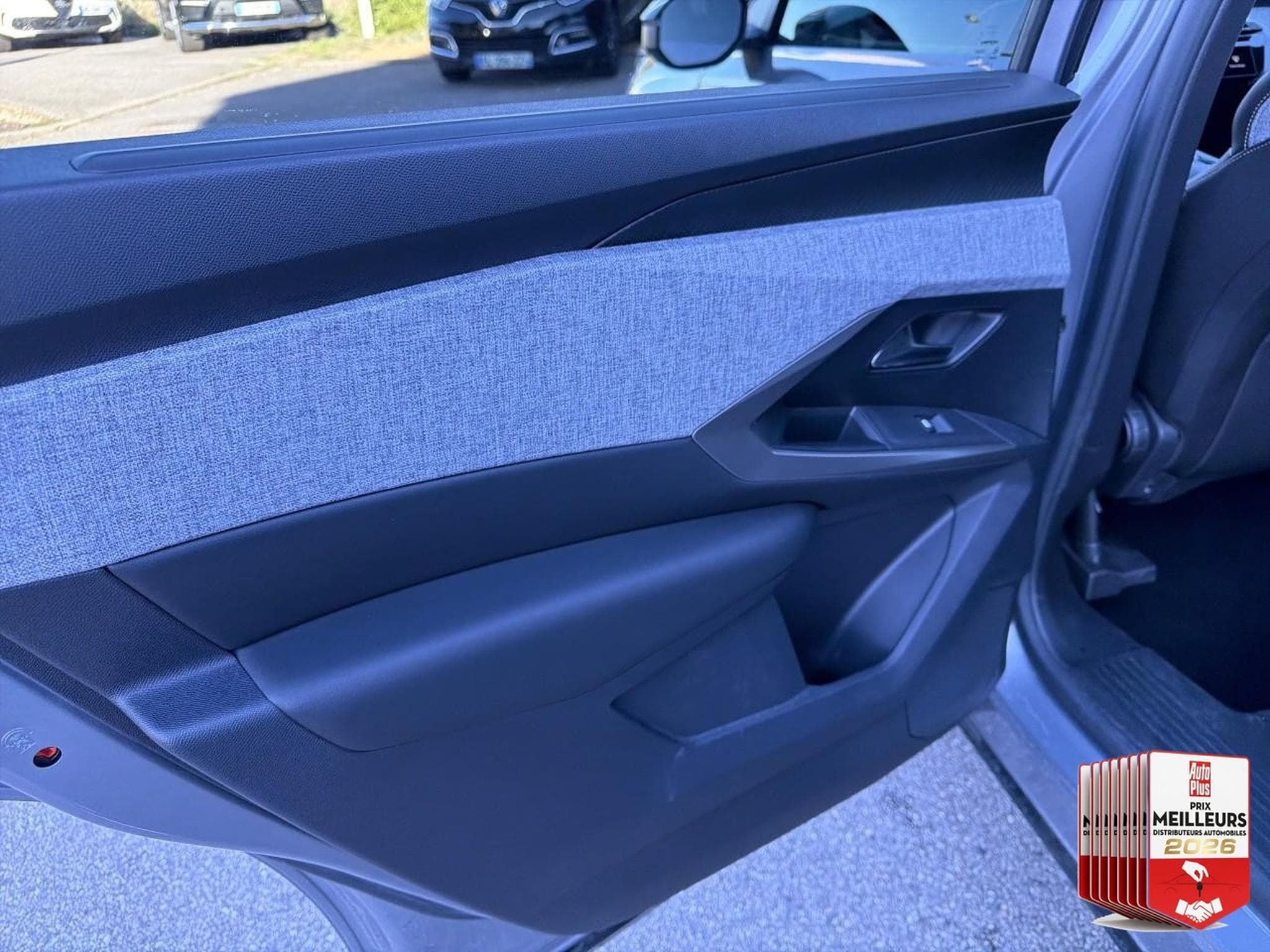 Peugeot 5008 HYBRID 145 ALLURE E-DCS6 (2025) - Photo 20