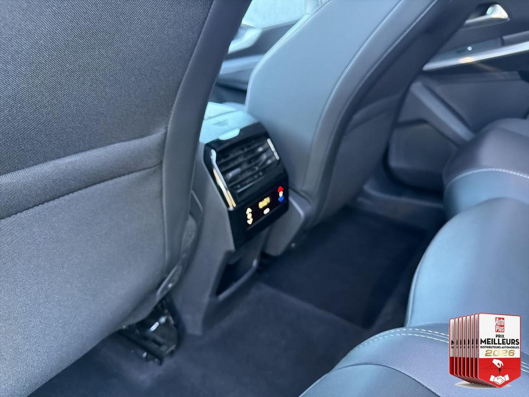 Peugeot 5008 HYBRID 145 ALLURE E-DCS6 (2025) - Photo 22