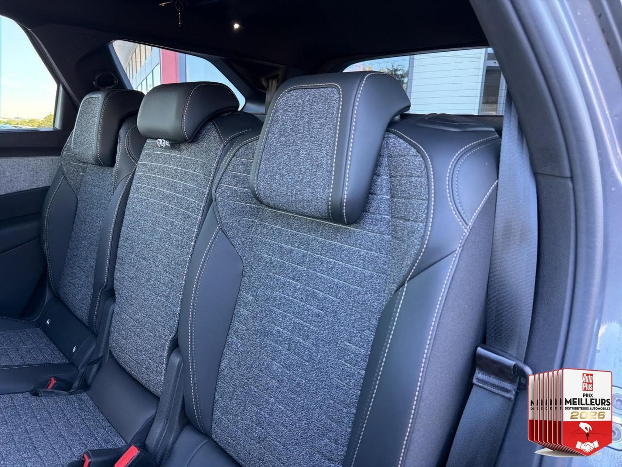 Peugeot 5008 HYBRID 145 ALLURE E-DCS6 (2025) - Photo 21
