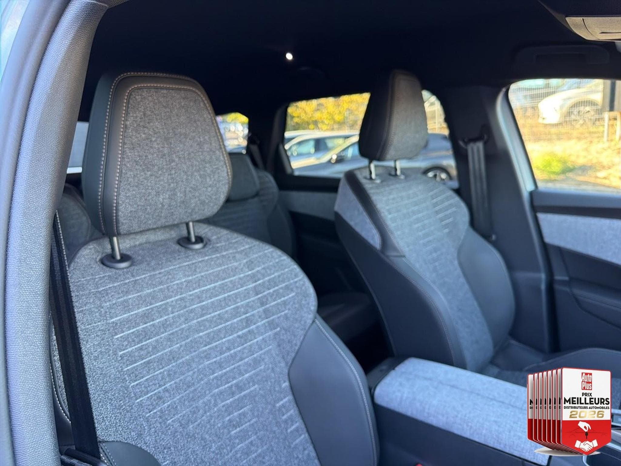 Peugeot 5008 HYBRID 145 ALLURE E-DCS6 (2025) - Photo 28