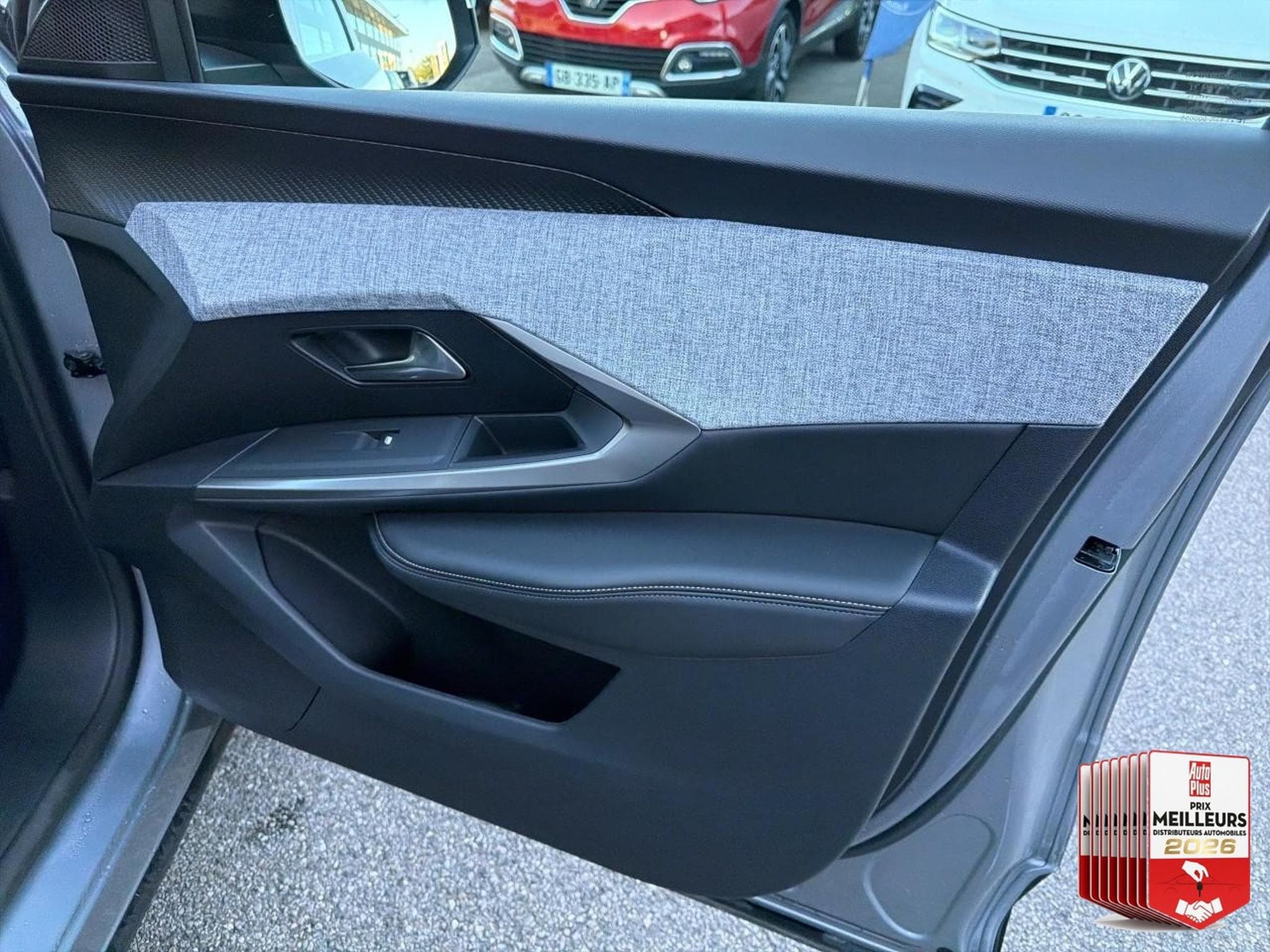 Peugeot 5008 HYBRID 145 ALLURE E-DCS6 (2025) - Photo 27