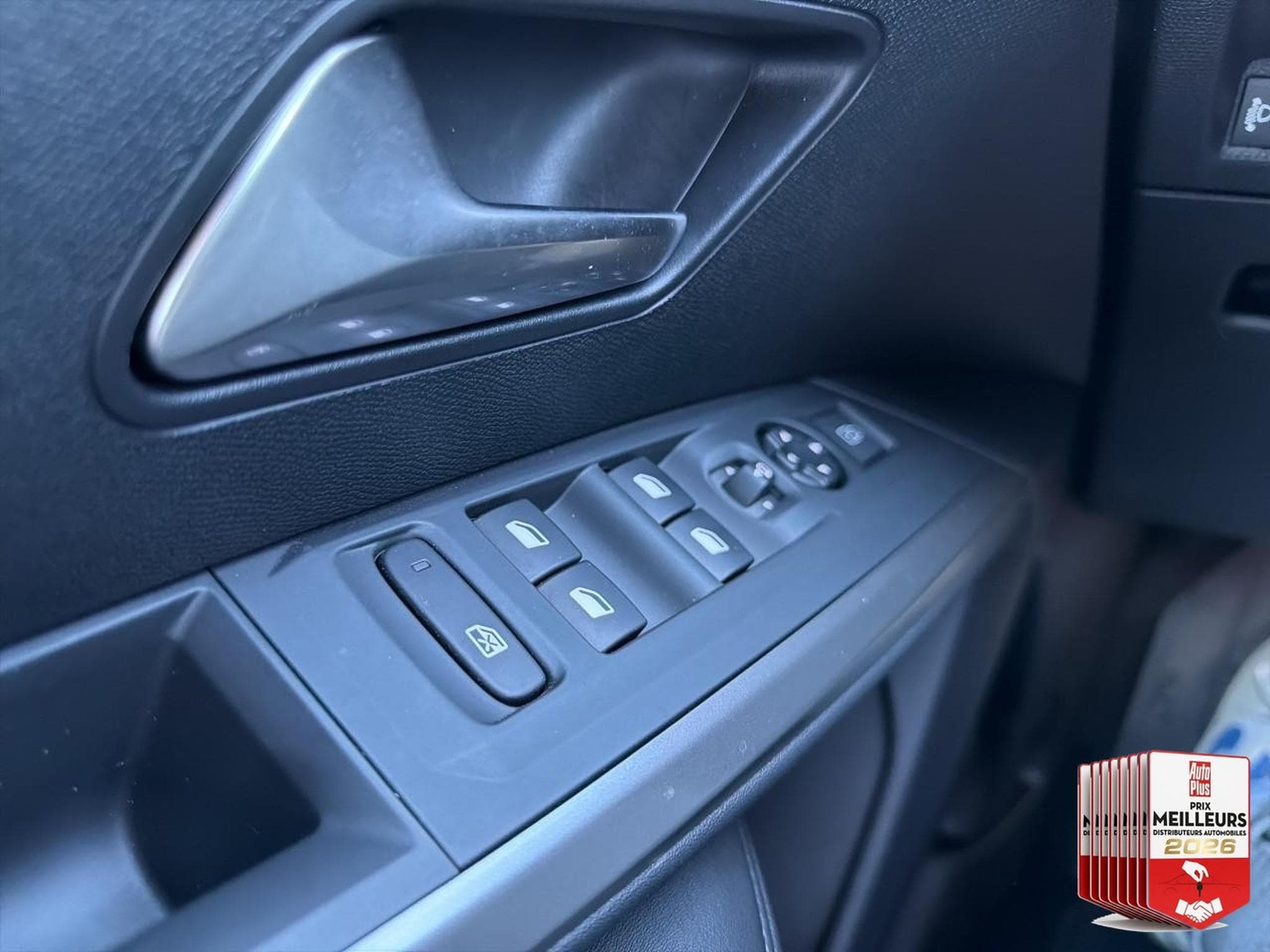 Peugeot 5008 HYBRID 145 ALLURE E-DCS6 (2025) - Photo 30