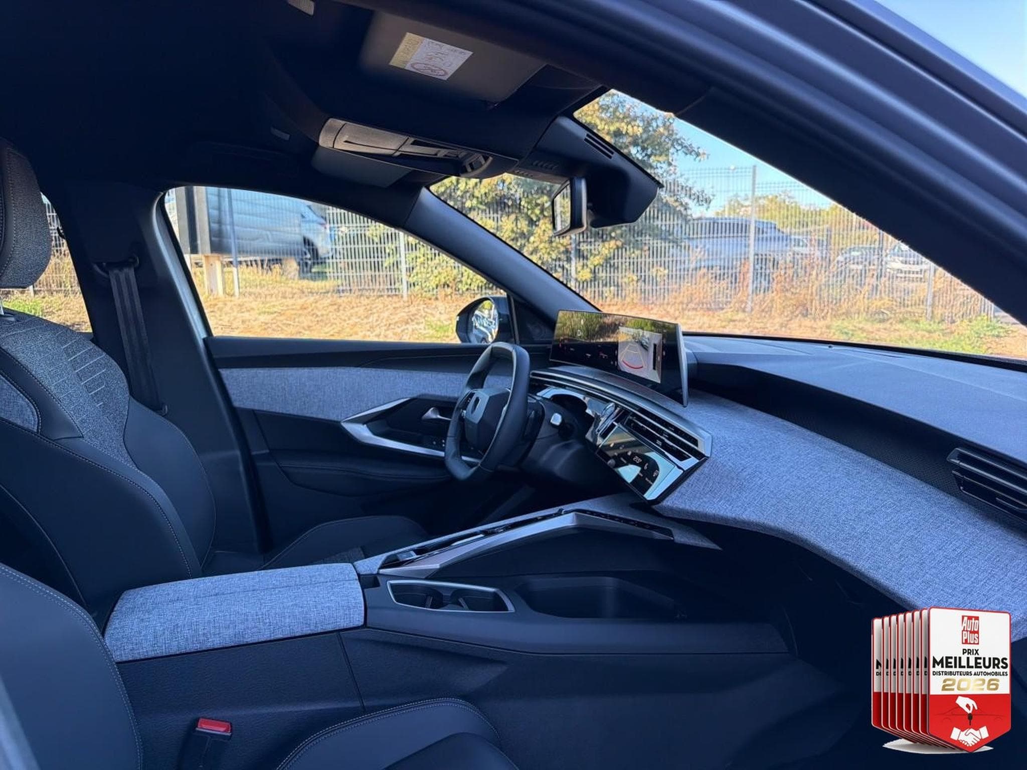 Peugeot 5008 HYBRID 145 ALLURE E-DCS6 (2025) - Photo 29