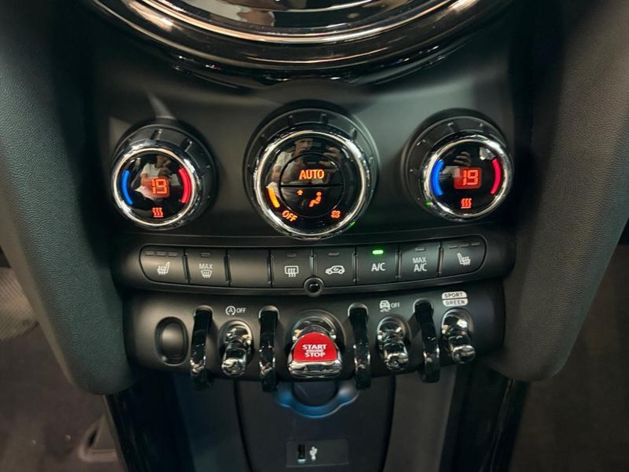 MINI Cooper Cooper S Cabrio (2021) - Photo 17
