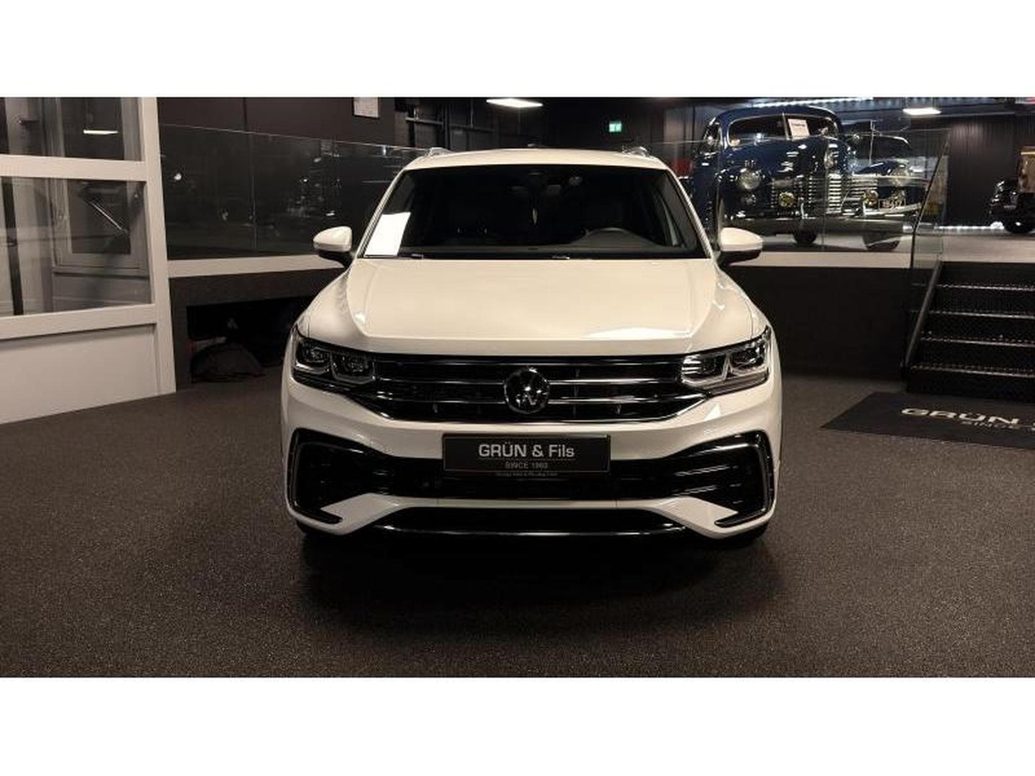 VW Tiguan R-LINE 1.4 HYBRID (2021) - Photo 2
