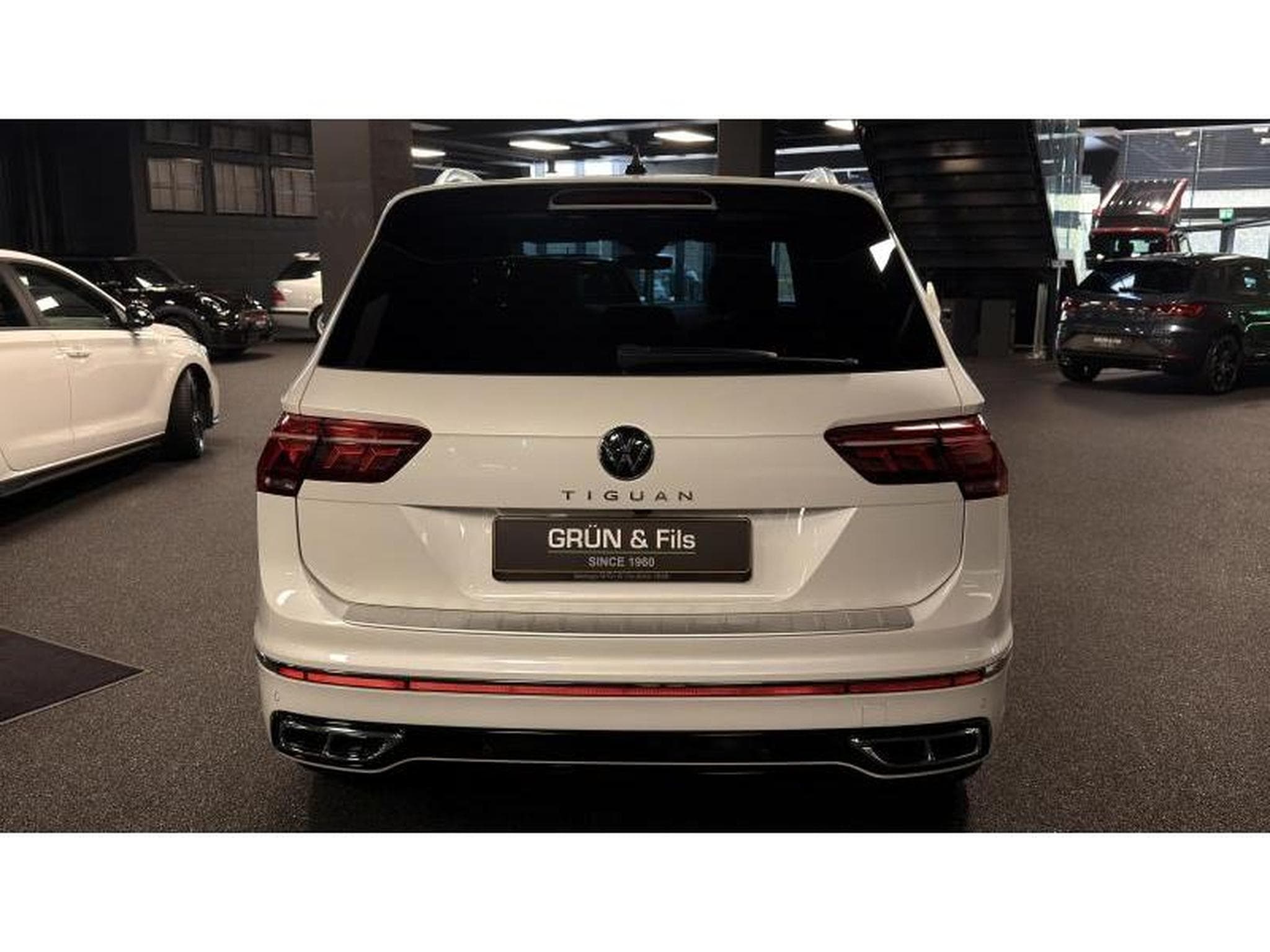 VW Tiguan R-LINE 1.4 HYBRID (2021) - Photo 8