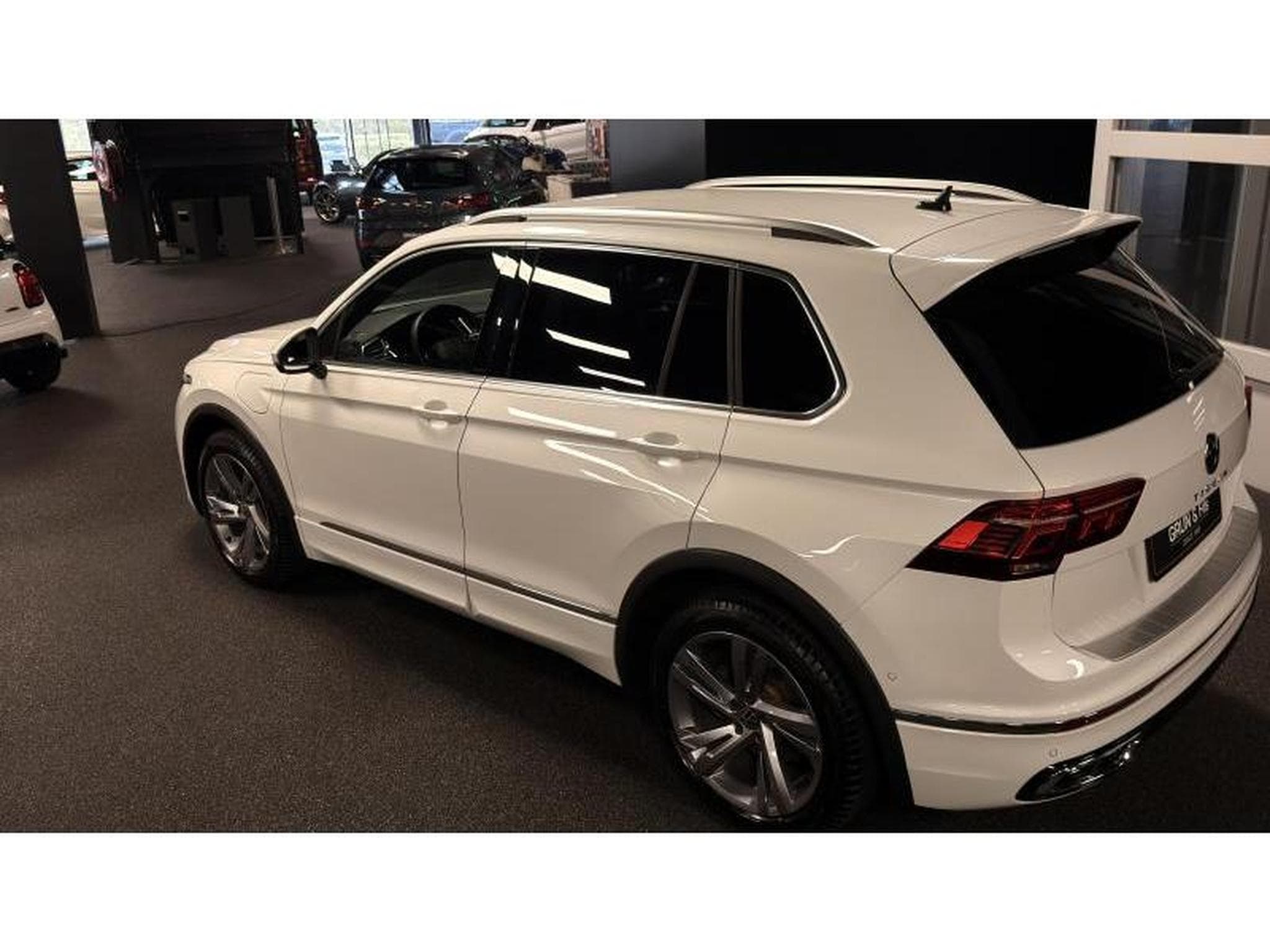 VW Tiguan R-LINE 1.4 HYBRID (2021) - Photo 7