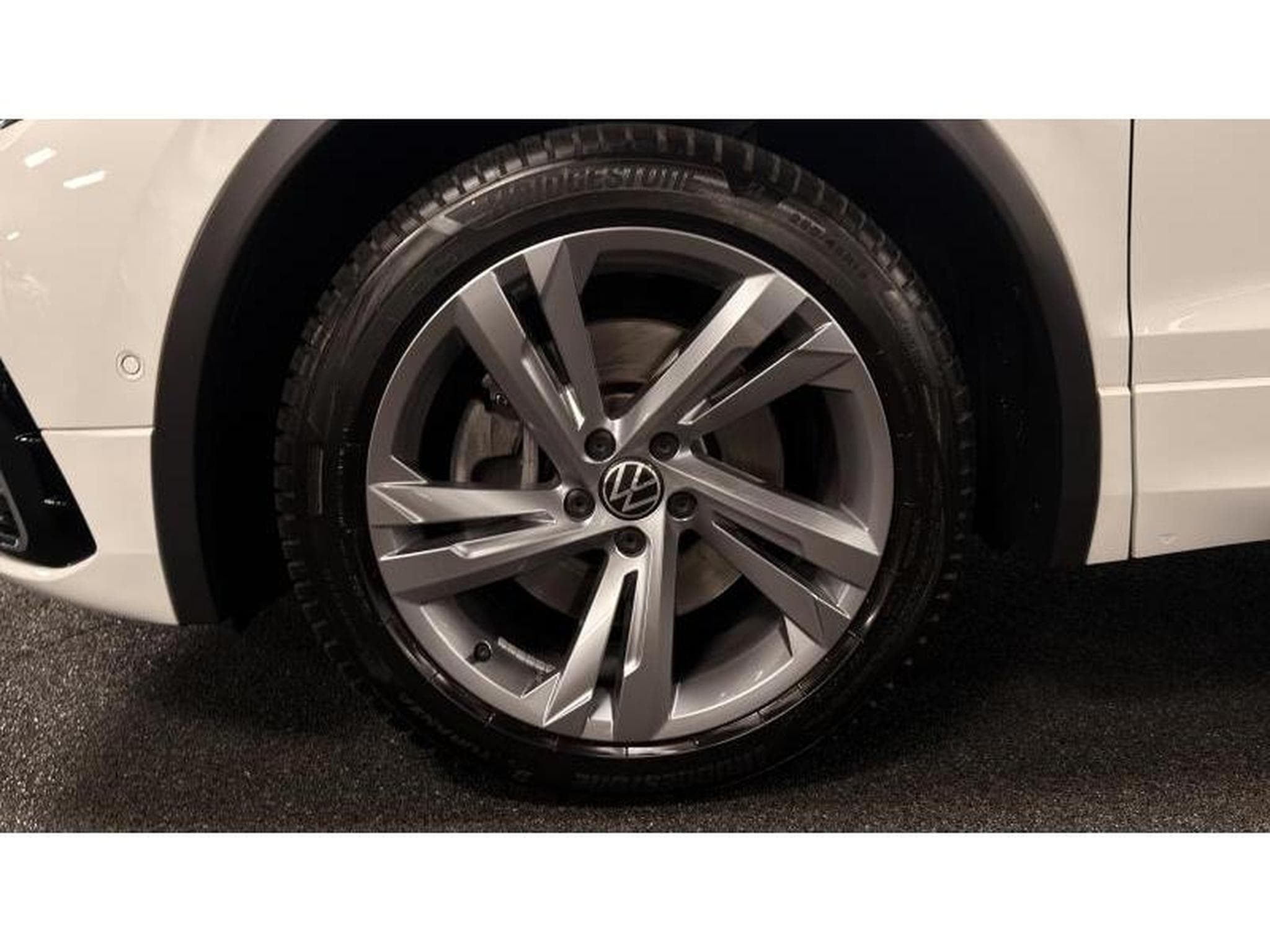 VW Tiguan R-LINE 1.4 HYBRID (2021) - Photo 4