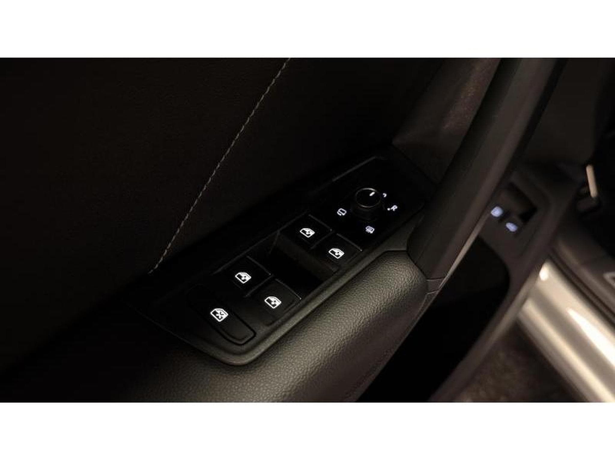 VW Tiguan R-LINE 1.4 HYBRID (2021) - Photo 10
