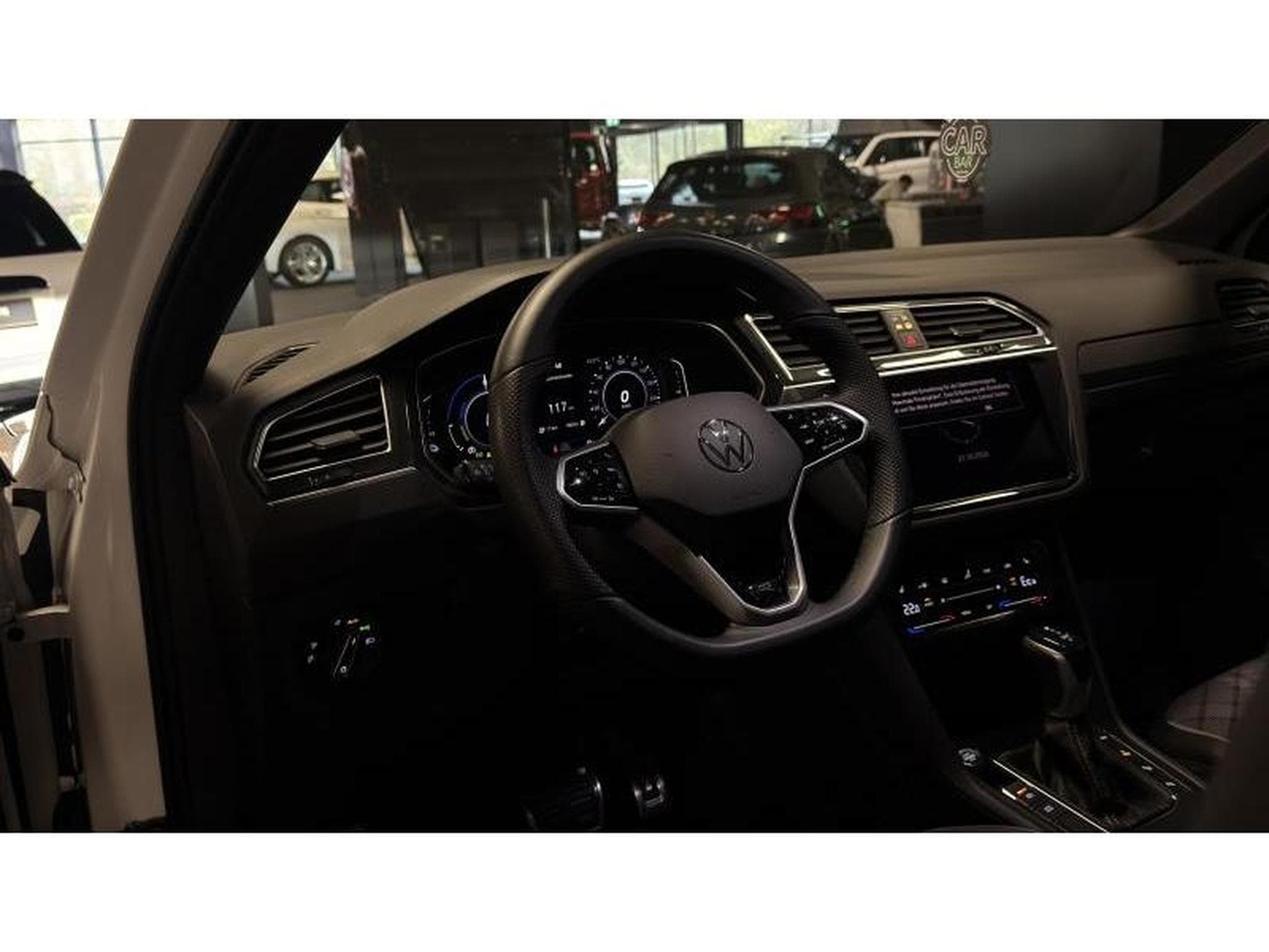 VW Tiguan R-LINE 1.4 HYBRID (2021) - Photo 12