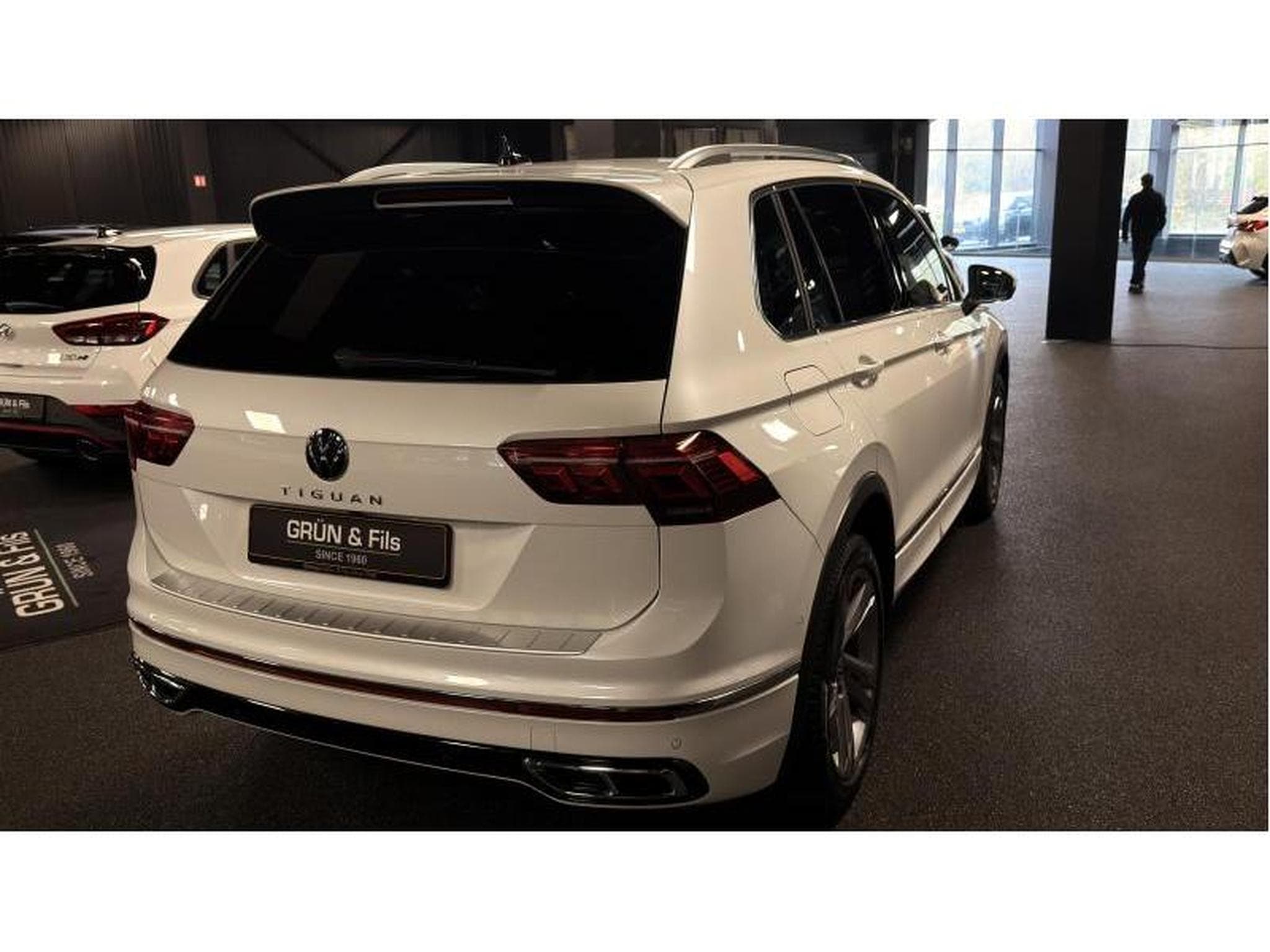 VW Tiguan R-LINE 1.4 HYBRID (2021) - Photo 9
