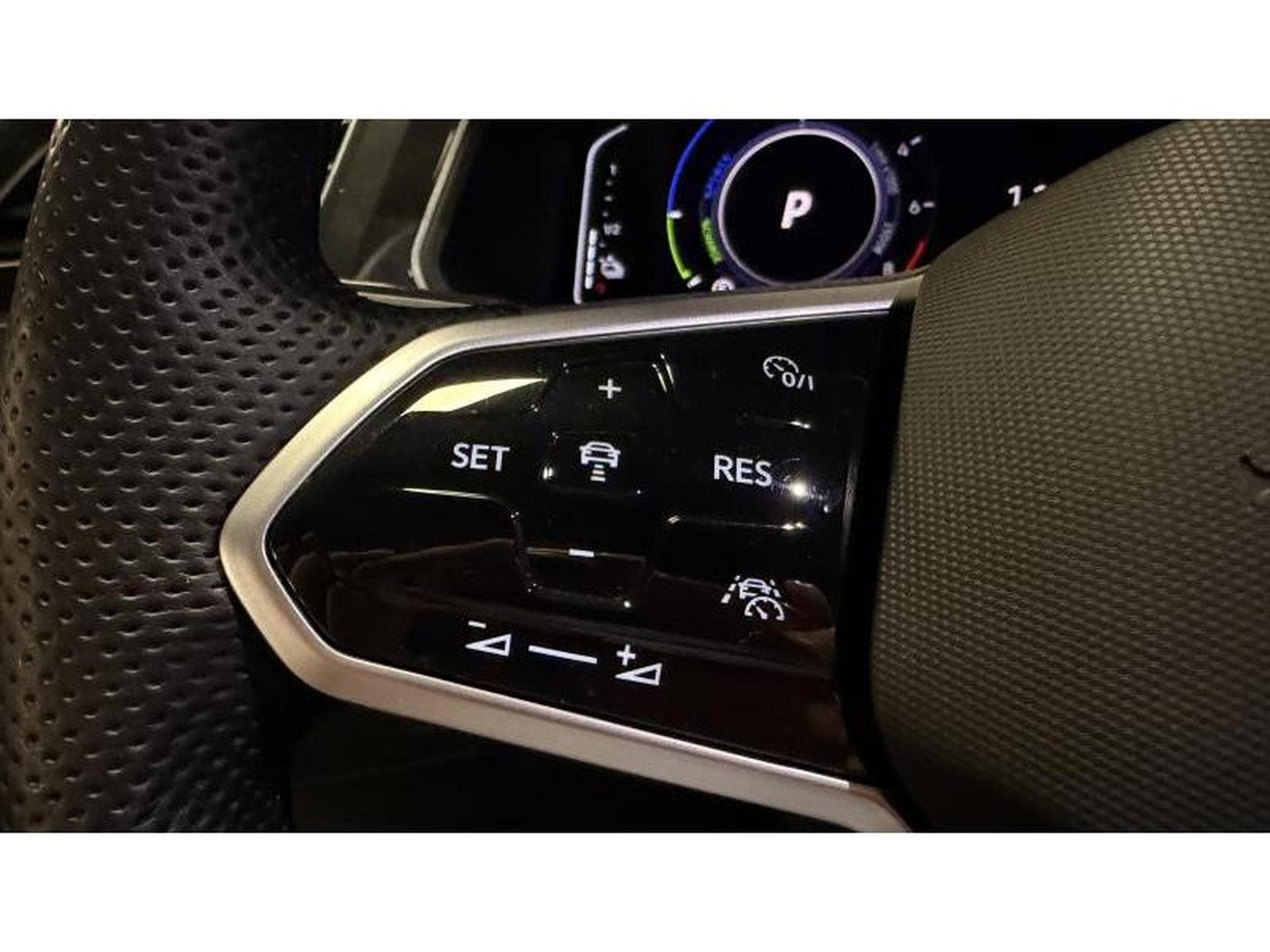 VW Tiguan R-LINE 1.4 HYBRID (2021) - Photo 15