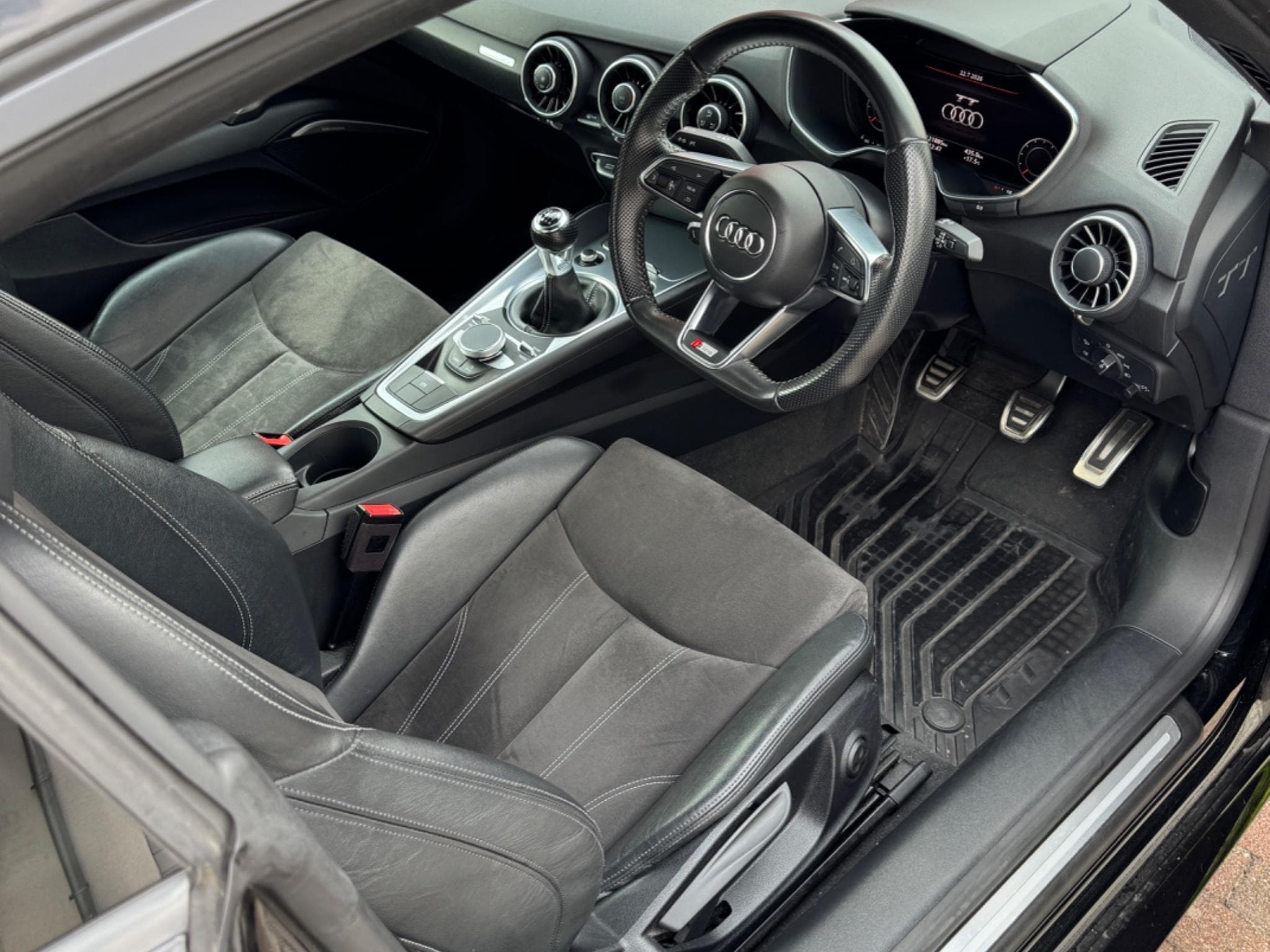 Audi TT Black Edition (2017) - Photo 8