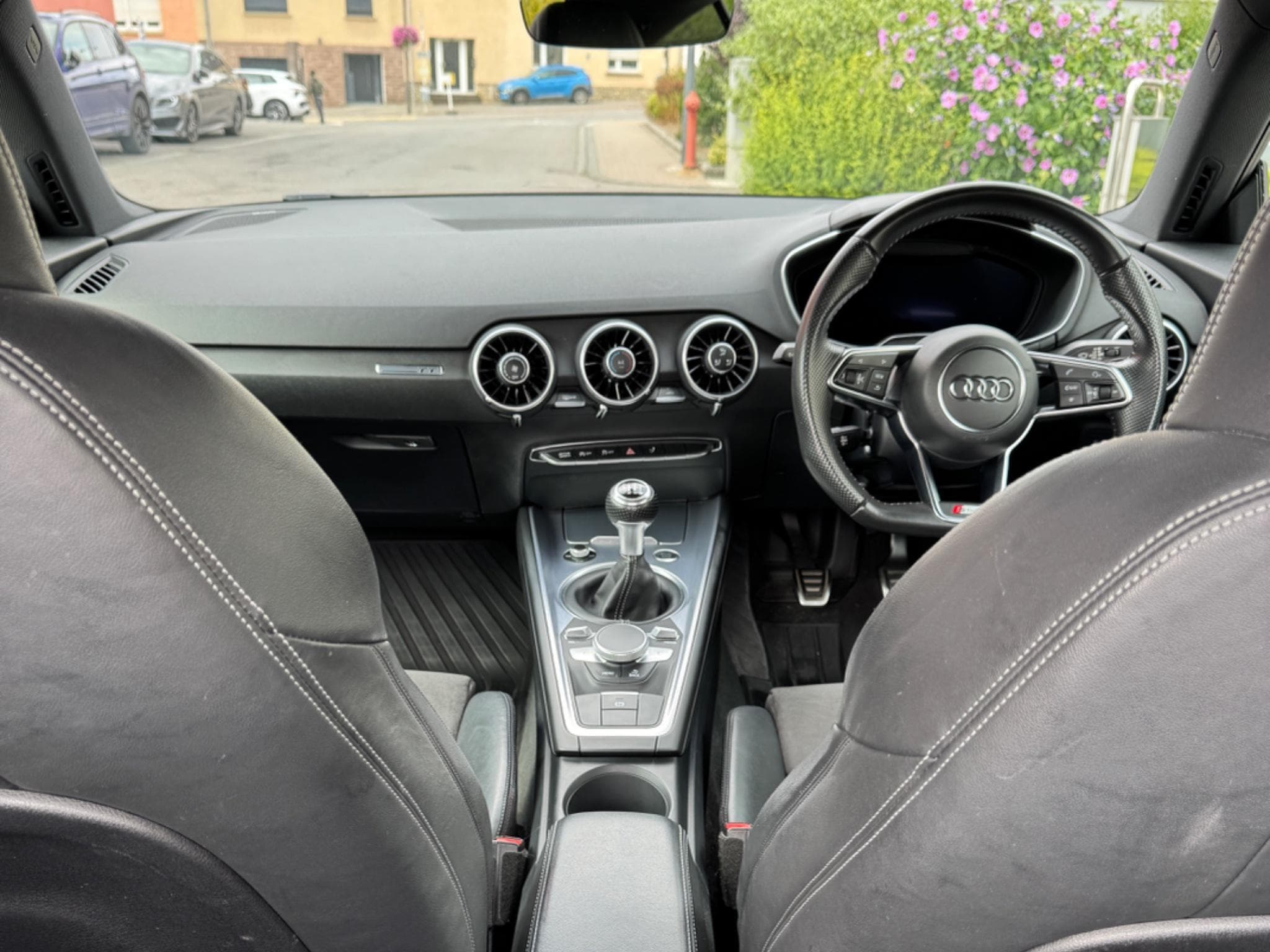Audi TT Black Edition (2017) - Photo 10