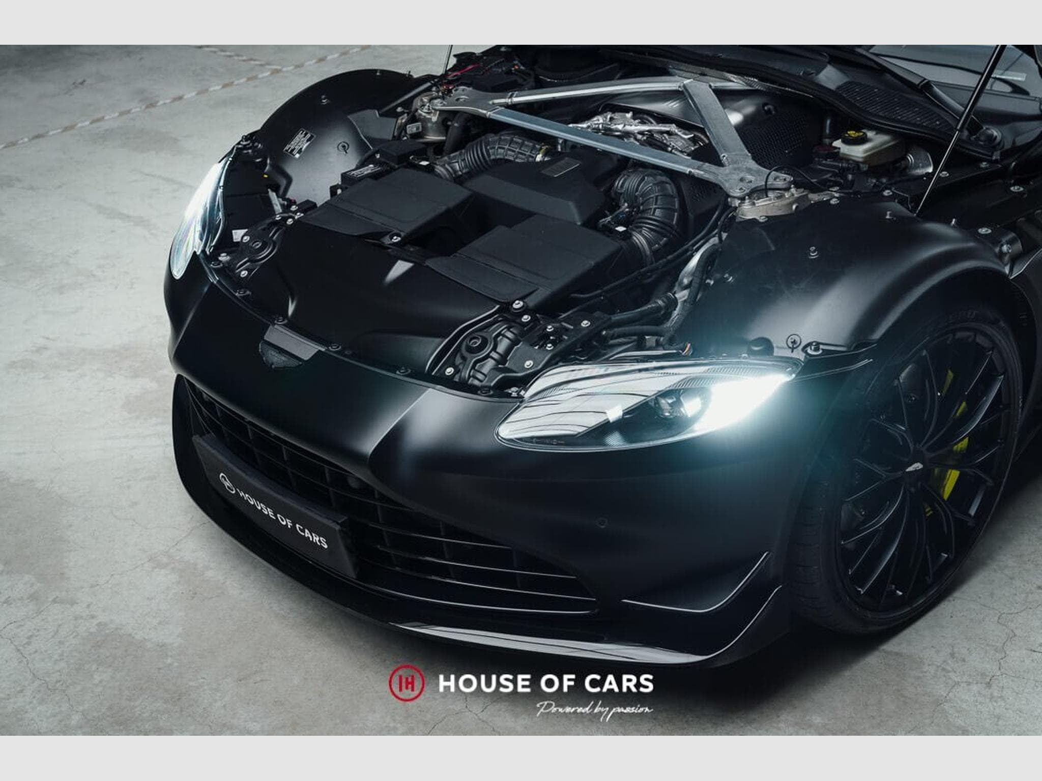 Aston-Martin V8 Vantage ROADSTER F1 EDITION 1 OF 132EX* (2022) - Photo 11