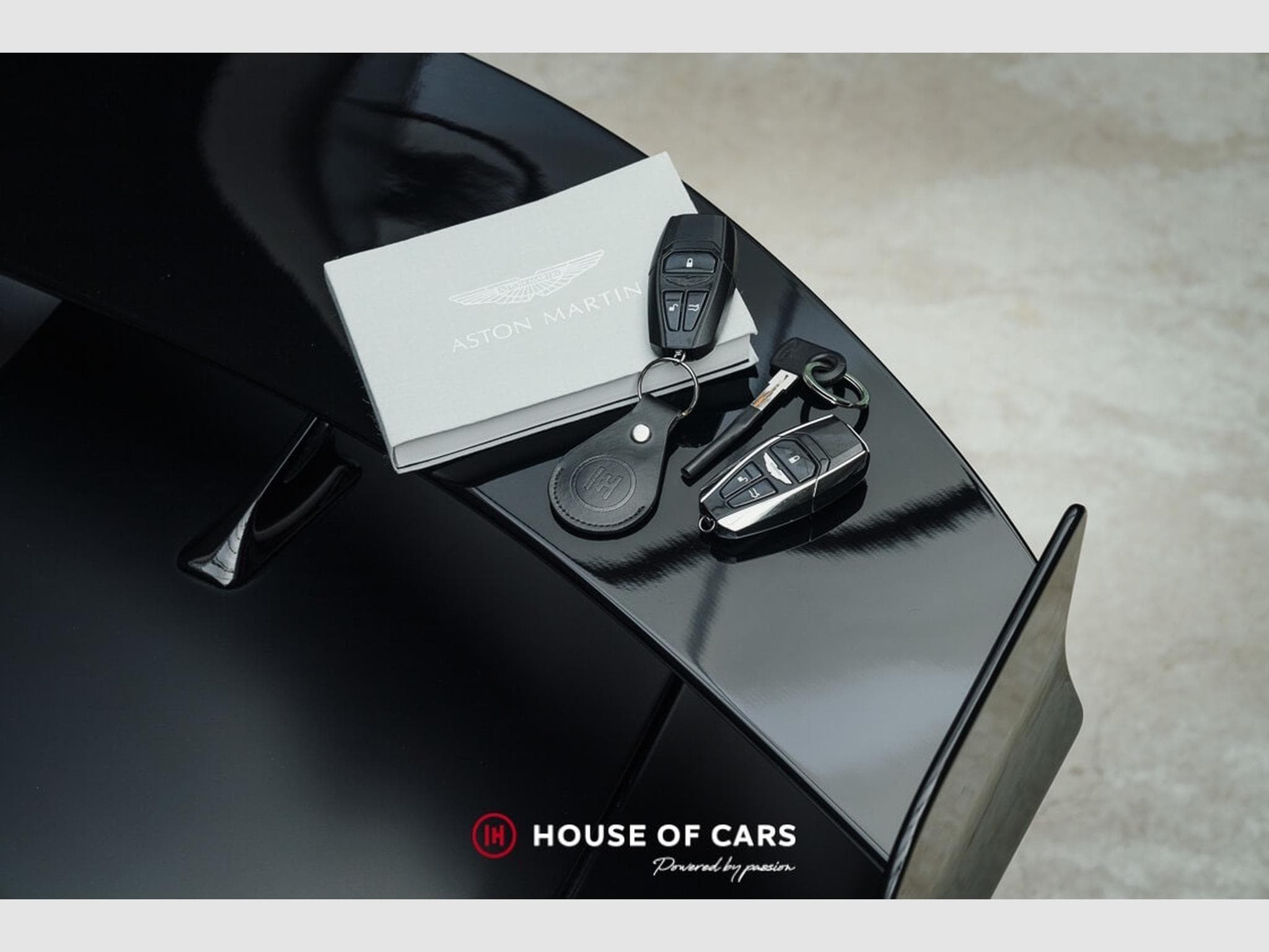 Aston-Martin V8 Vantage ROADSTER F1 EDITION 1 OF 132EX* (2022) - Photo 15