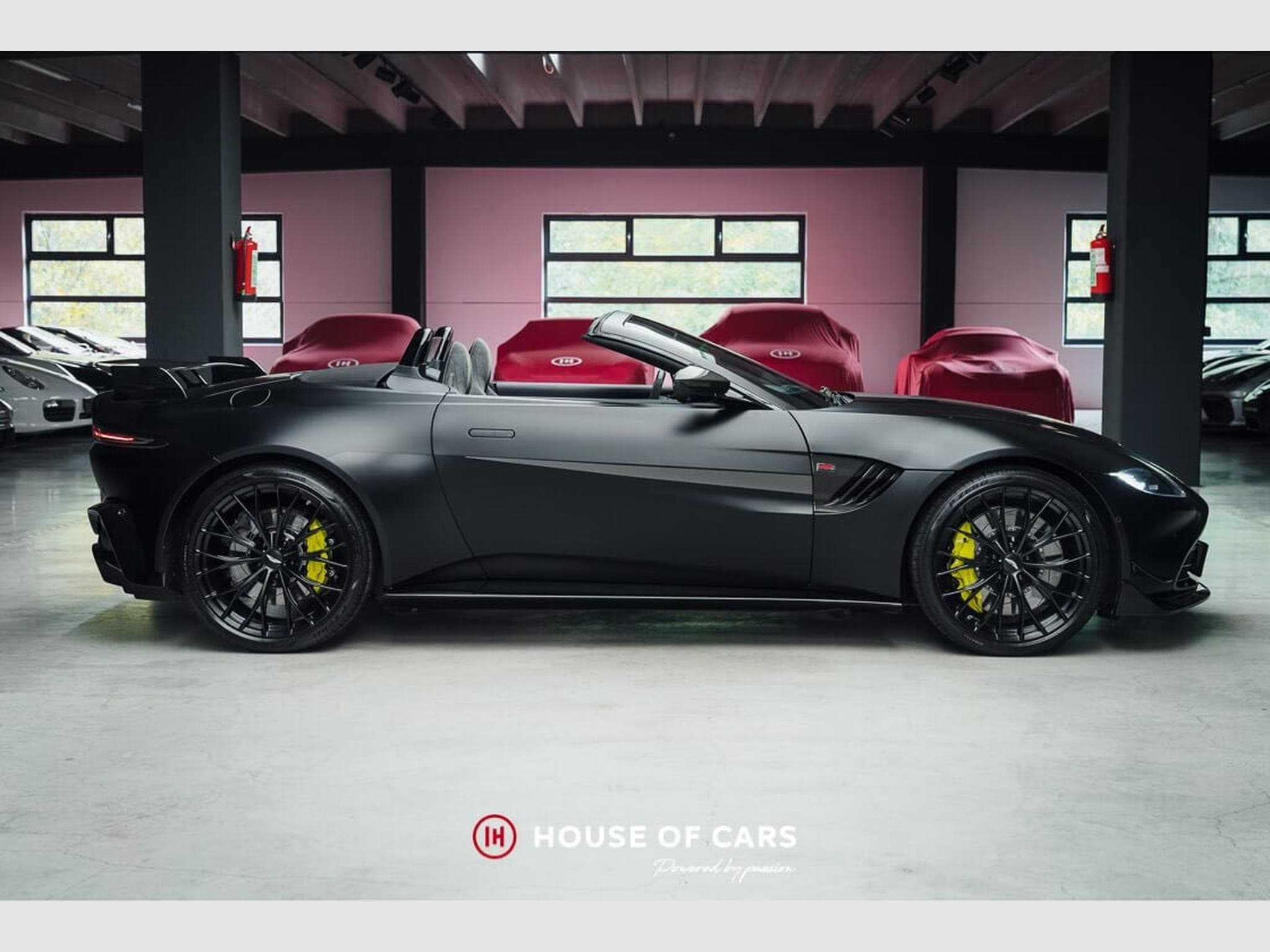 Aston-Martin V8 Vantage ROADSTER F1 EDITION 1 OF 132EX* (2022) - Photo 5