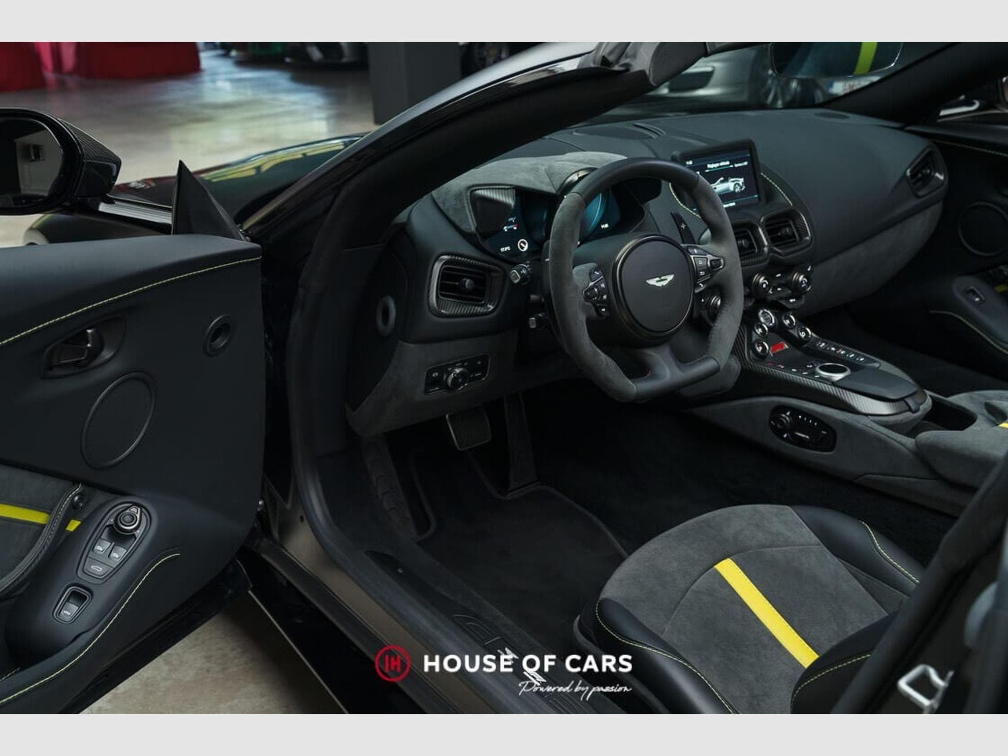 Aston-Martin V8 Vantage ROADSTER F1 EDITION 1 OF 132EX* (2022) - Photo 12