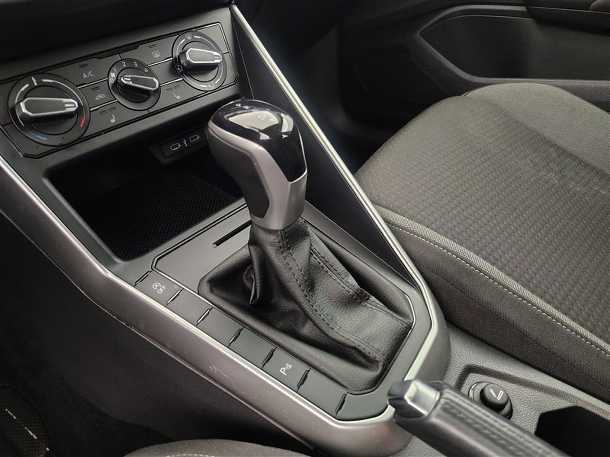 VW Taigo 1.0 TSI Life Business DSG (2024) - Photo 11
