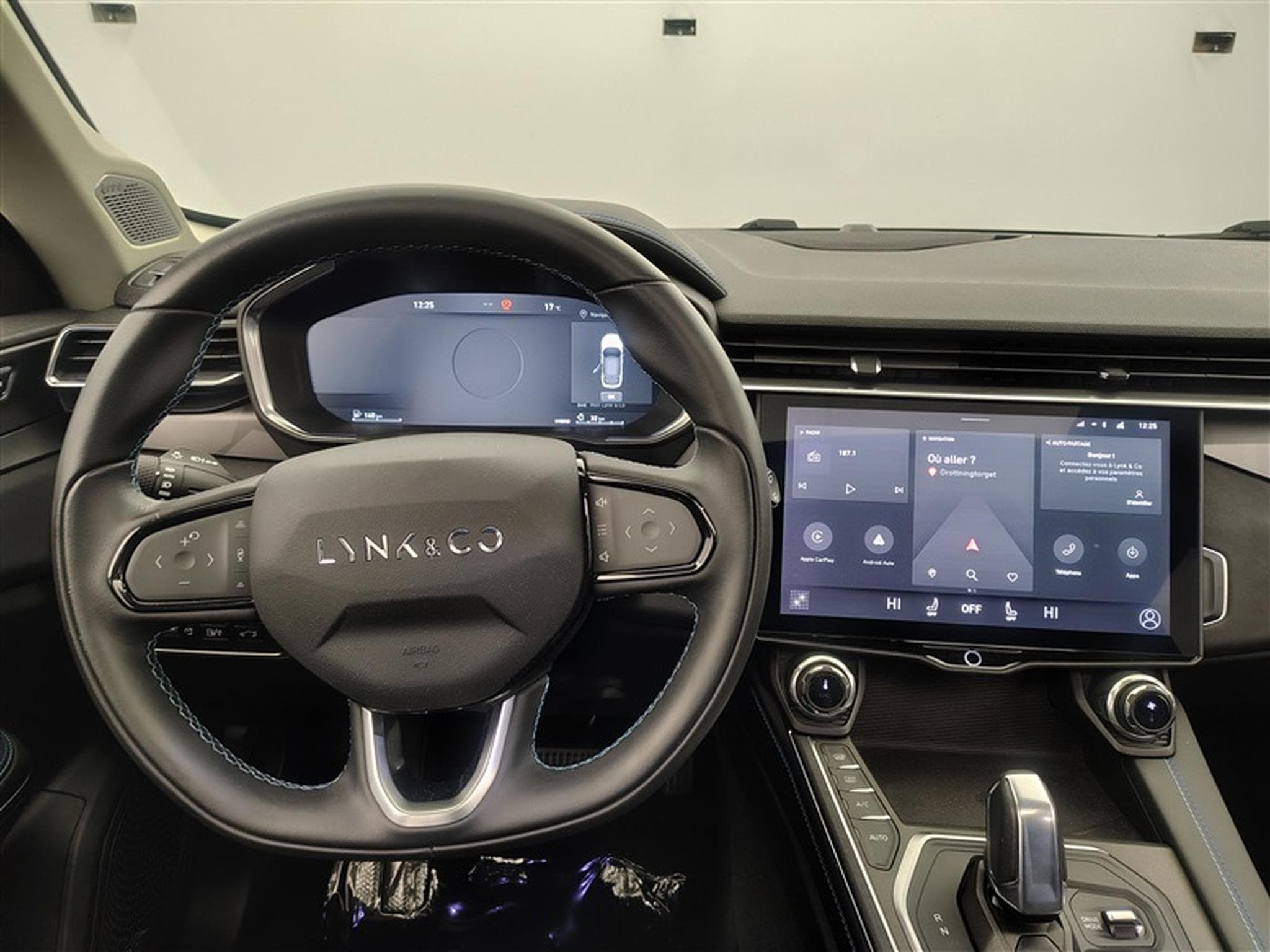Lynk & Co 01 PHEV 1.5 Turbo 360°/CARPLAY/PANO (2023) - Photo 9