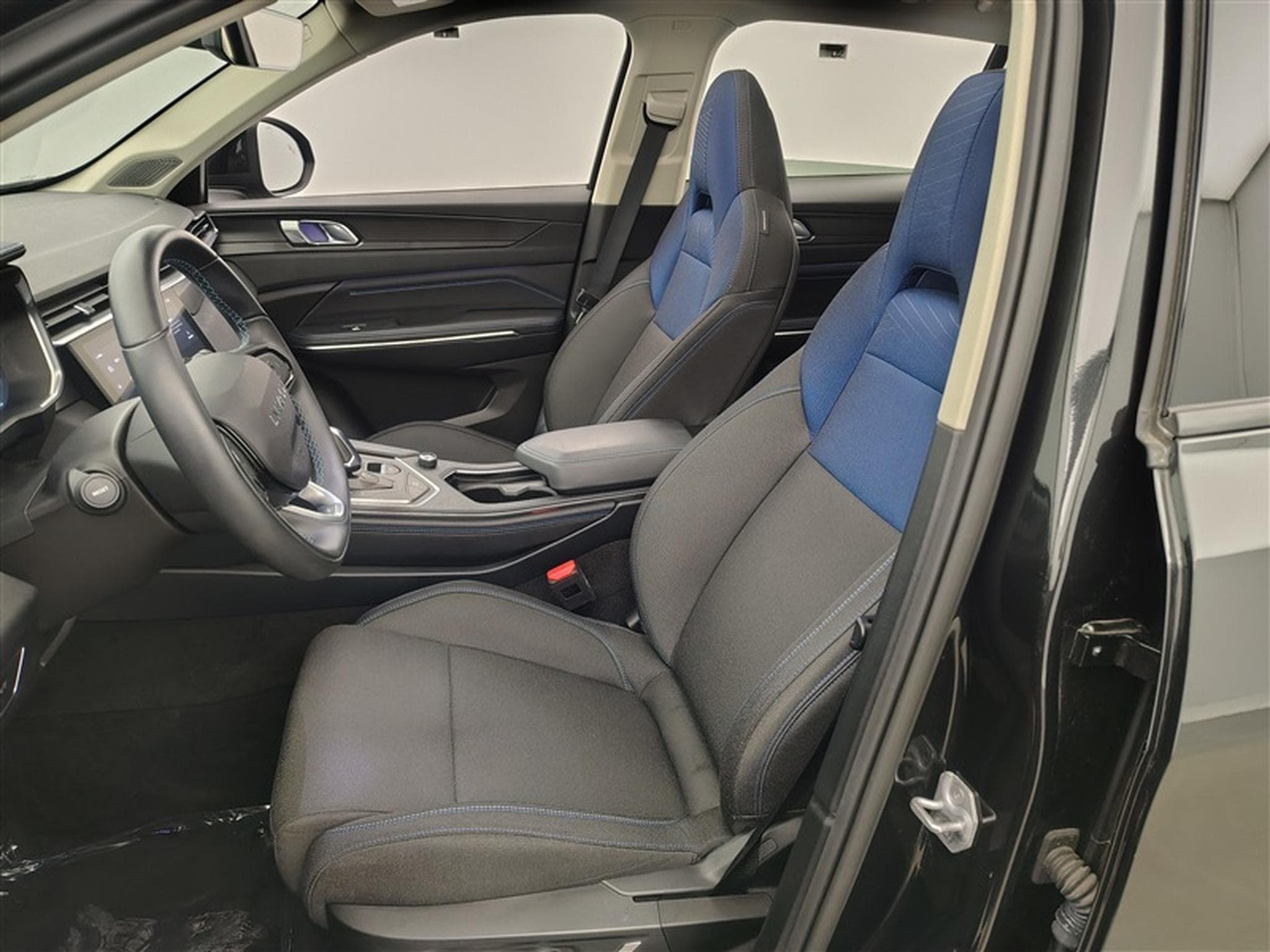 Lynk & Co 01 PHEV 1.5 Turbo 360°/CARPLAY/PANO (2023) - Photo 7