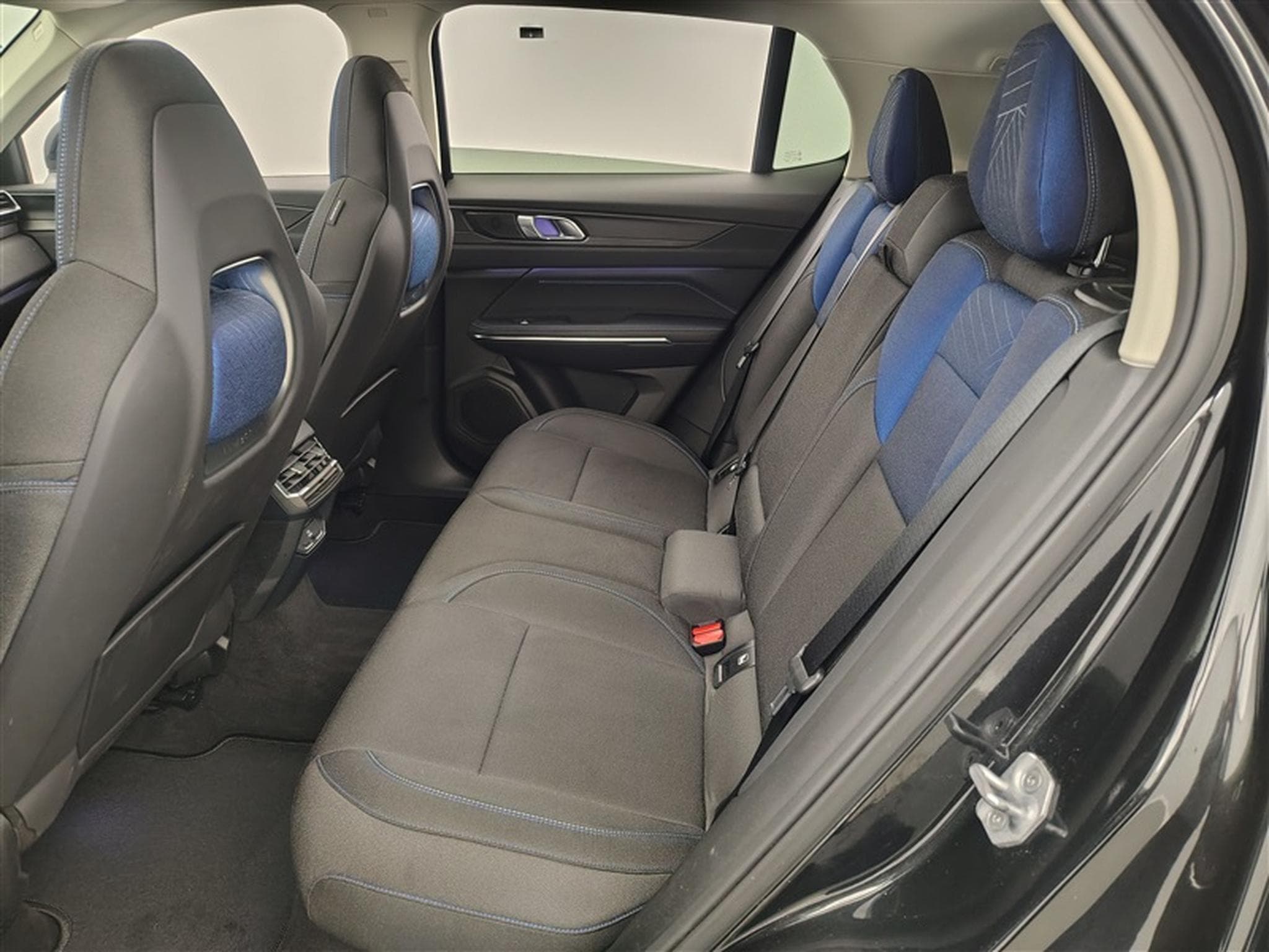 Lynk & Co 01 PHEV 1.5 Turbo 360°/CARPLAY/PANO (2023) - Photo 13