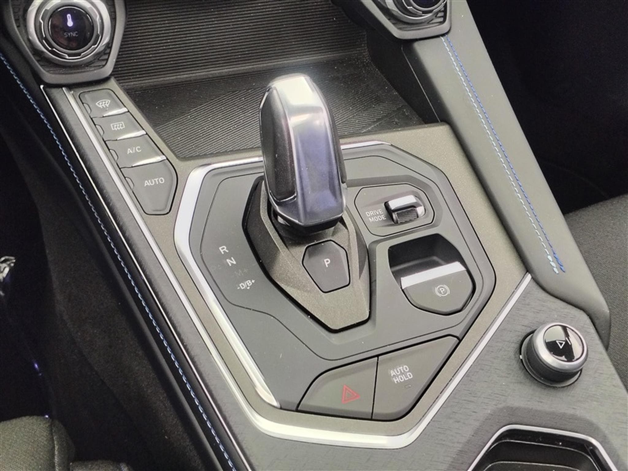 Lynk & Co 01 PHEV 1.5 Turbo 360°/CARPLAY/PANO (2023) - Photo 12