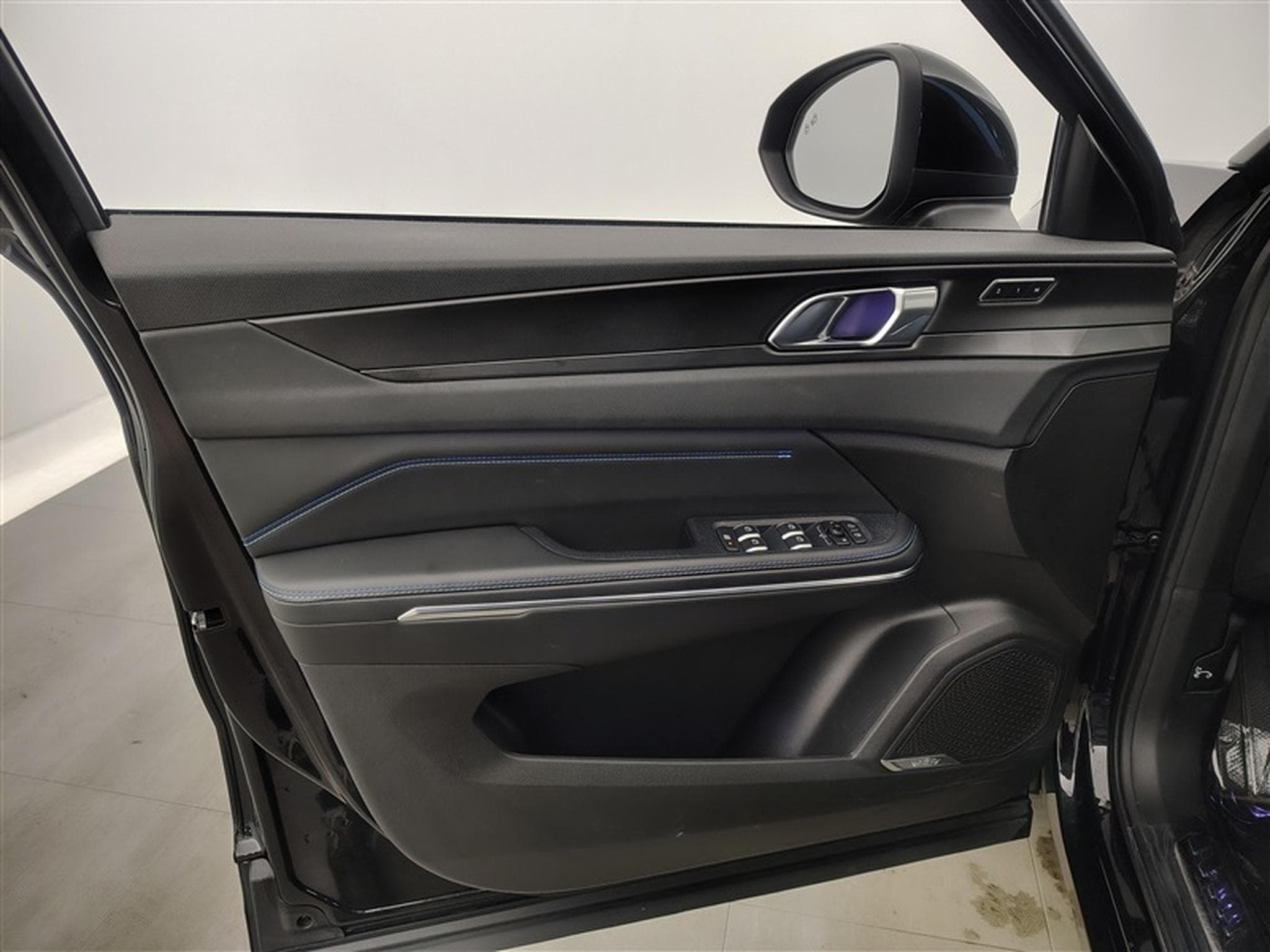 Lynk & Co 01 PHEV 1.5 Turbo 360°/CARPLAY/PANO (2023) - Photo 17