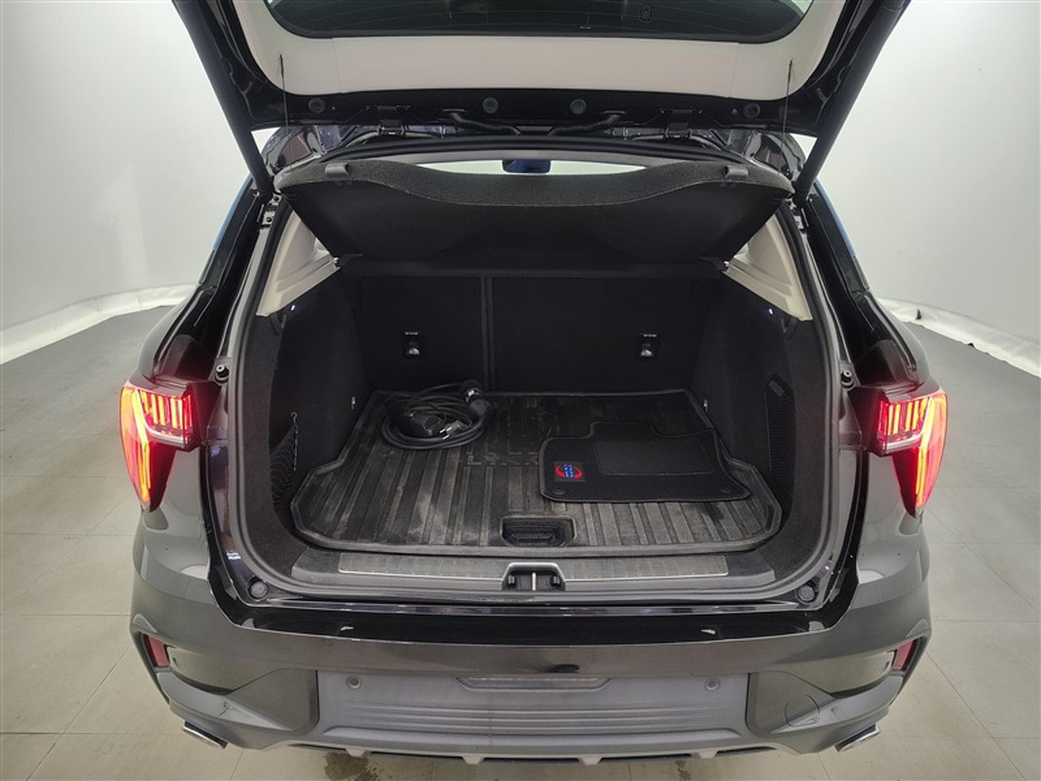 Lynk & Co 01 PHEV 1.5 Turbo 360°/CARPLAY/PANO (2023) - Photo 14