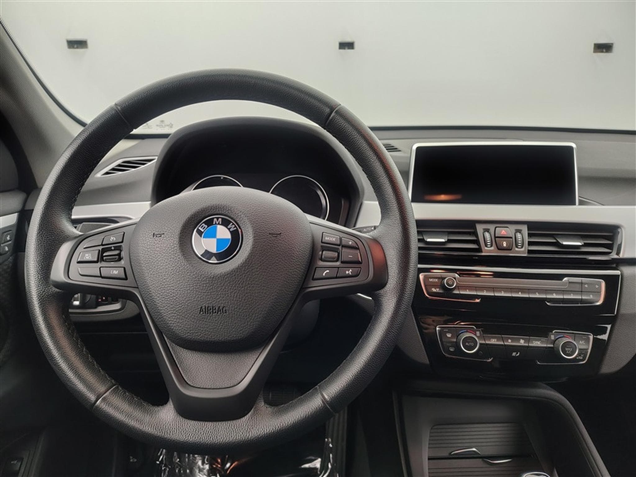 BMW X1 1.5iA sDrive18 Navi / PDC av+ar (2021) - Photo 9