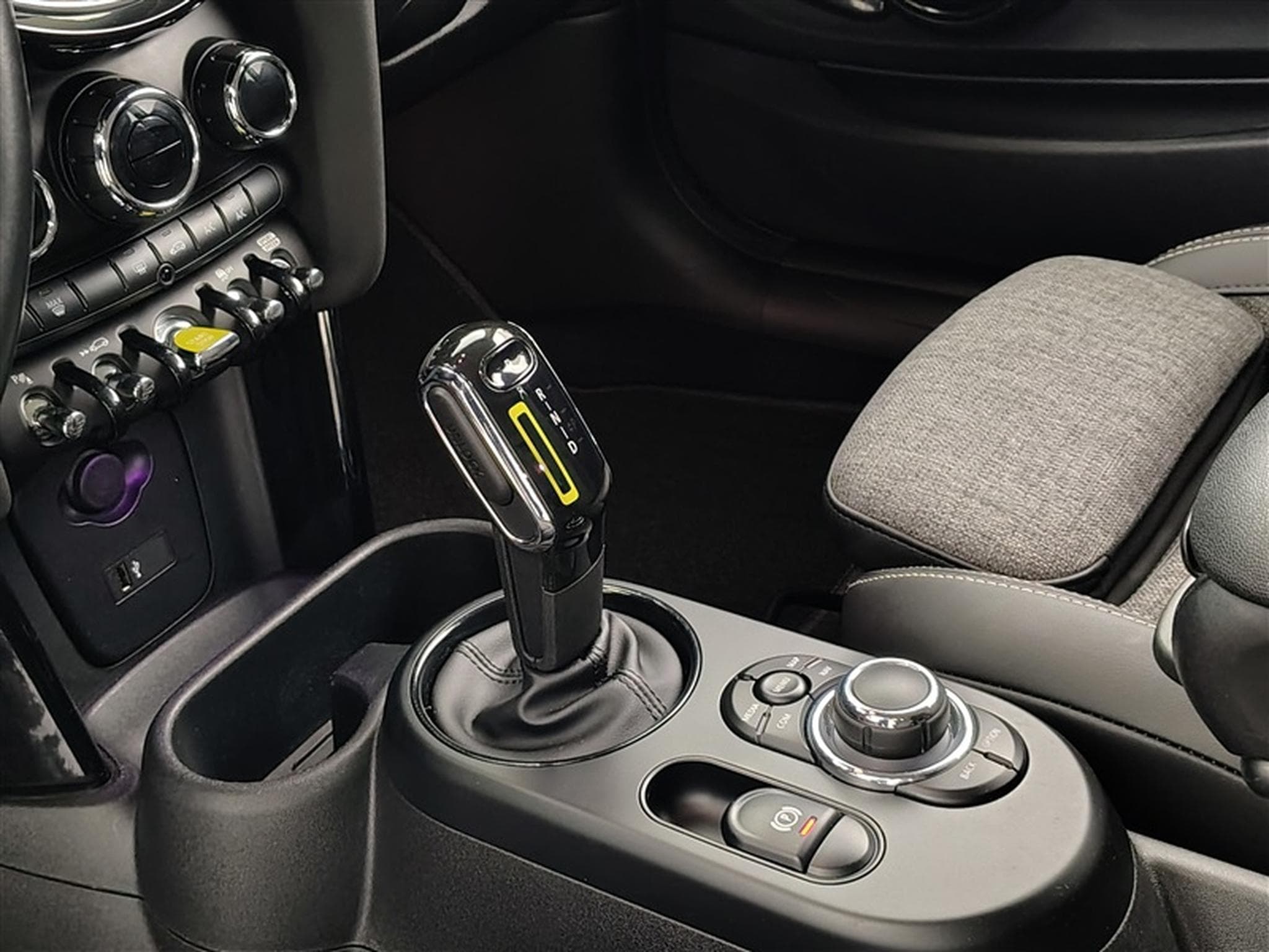 MINI Cooper 28.9 Kwh NAVI / FULL LED / S-CUIR SPORT (2022) - Photo 12