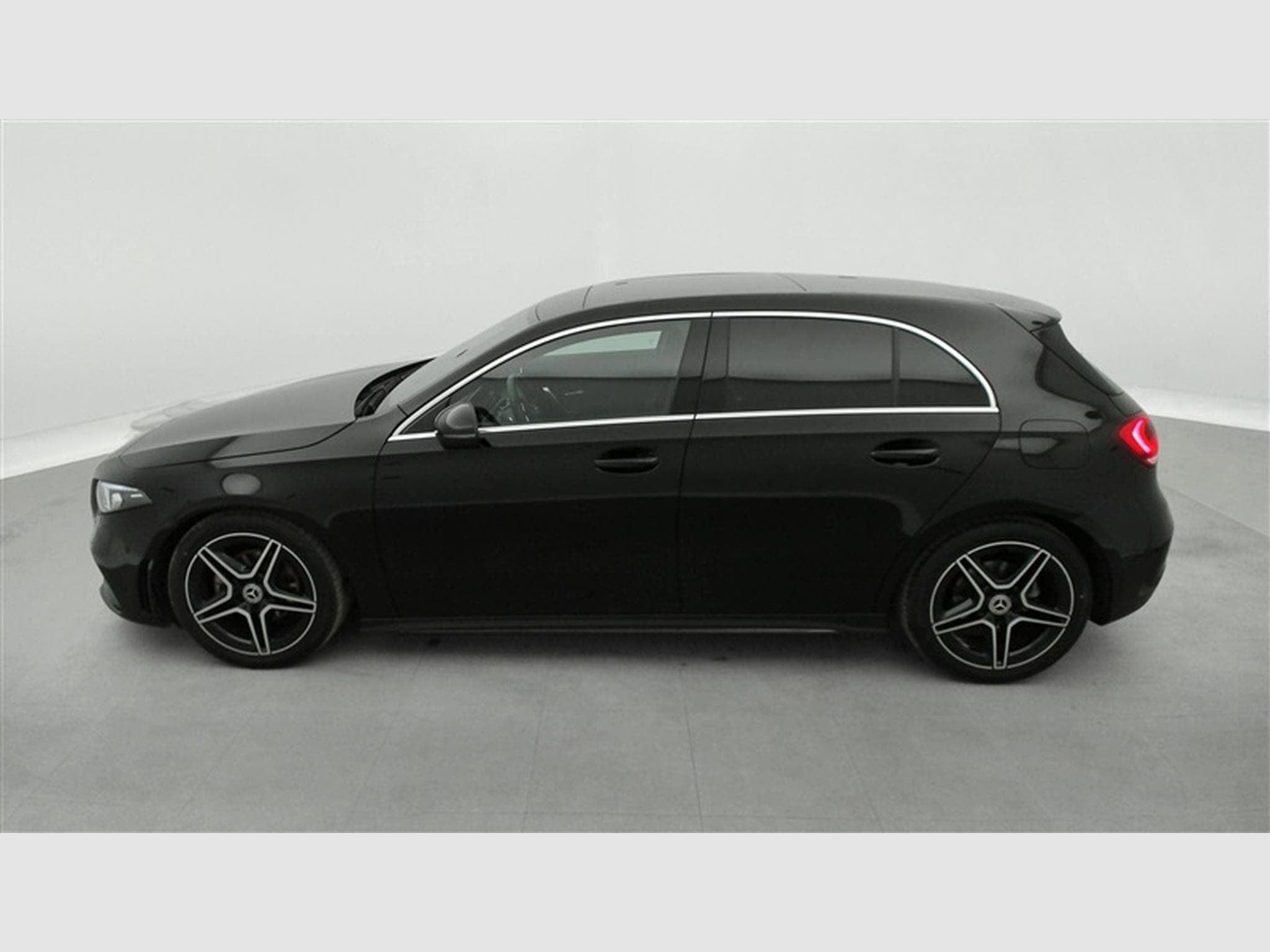 Mercedes A 180 AMG-Line Toit Pano / Navi / Led / ... (2020) - Photo 3