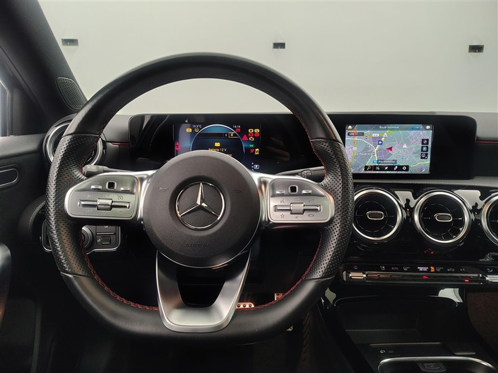 Mercedes A 180 AMG-Line Toit Pano / Navi / Led / ... (2020) - Photo 9