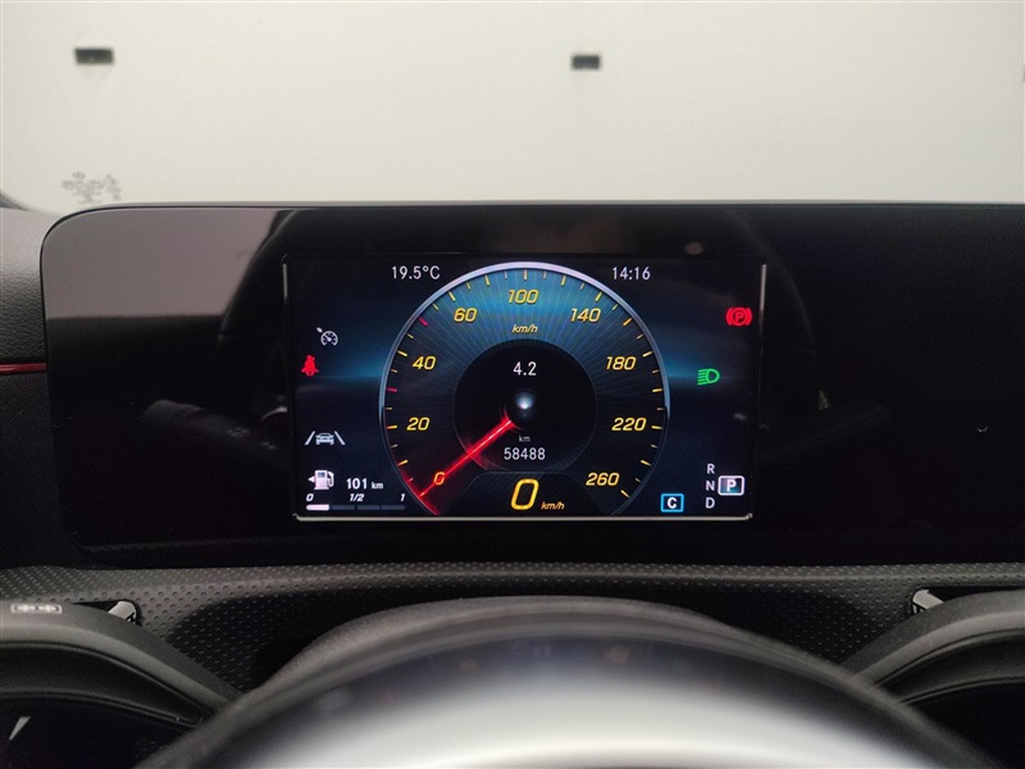 Mercedes A 180 AMG-Line Toit Pano / Navi / Led / ... (2020) - Photo 10