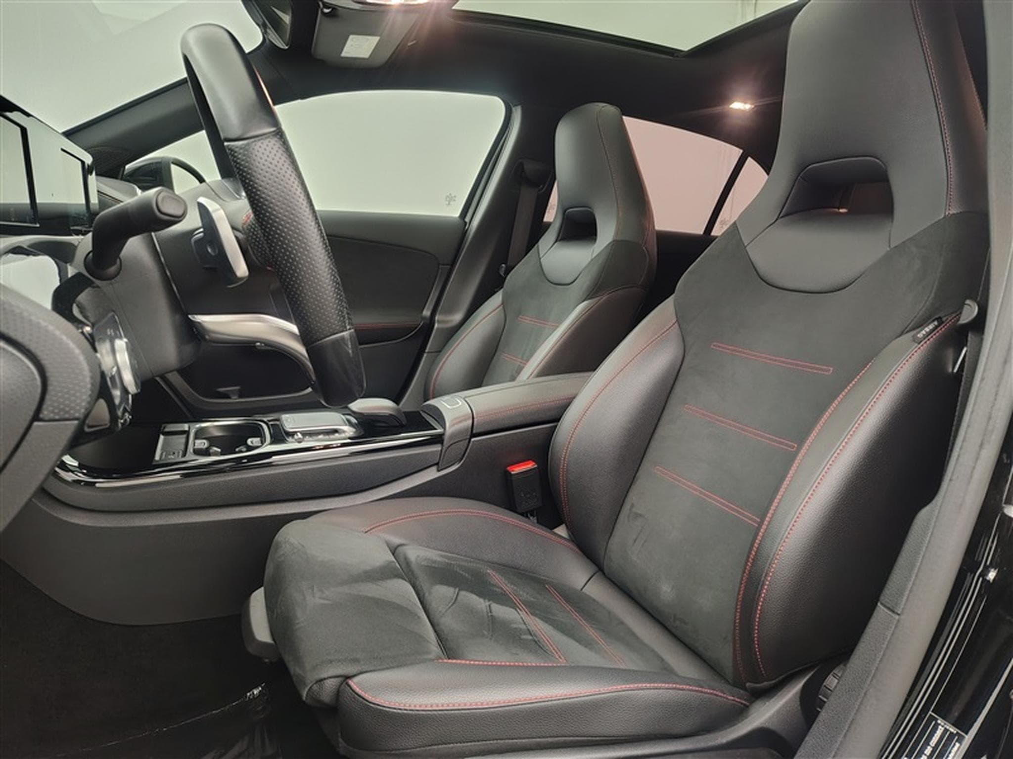 Mercedes A 180 AMG-Line Toit Pano / Navi / Led / ... (2020) - Photo 7
