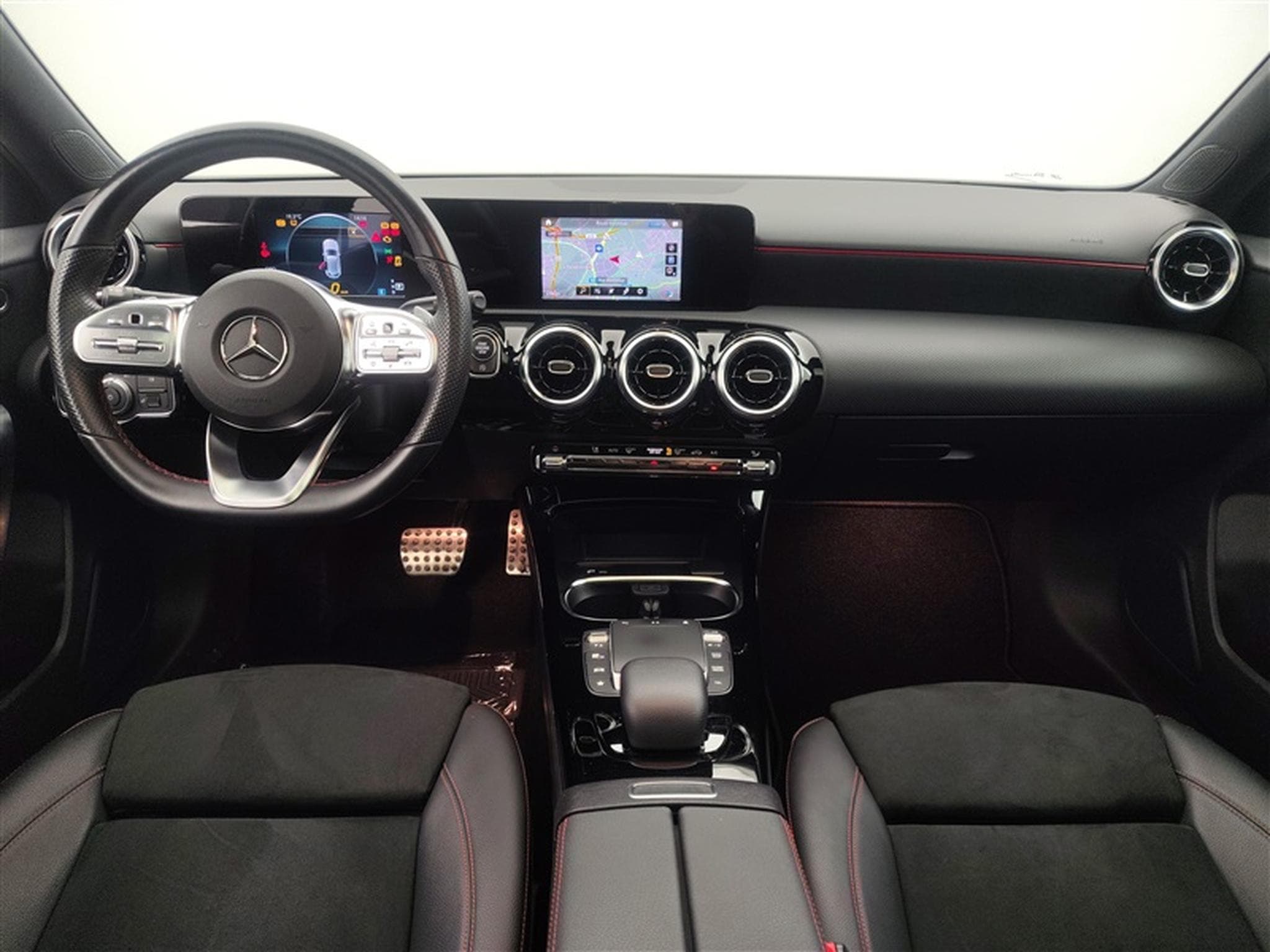 Mercedes A 180 AMG-Line Toit Pano / Navi / Led / ... (2020) - Photo 8