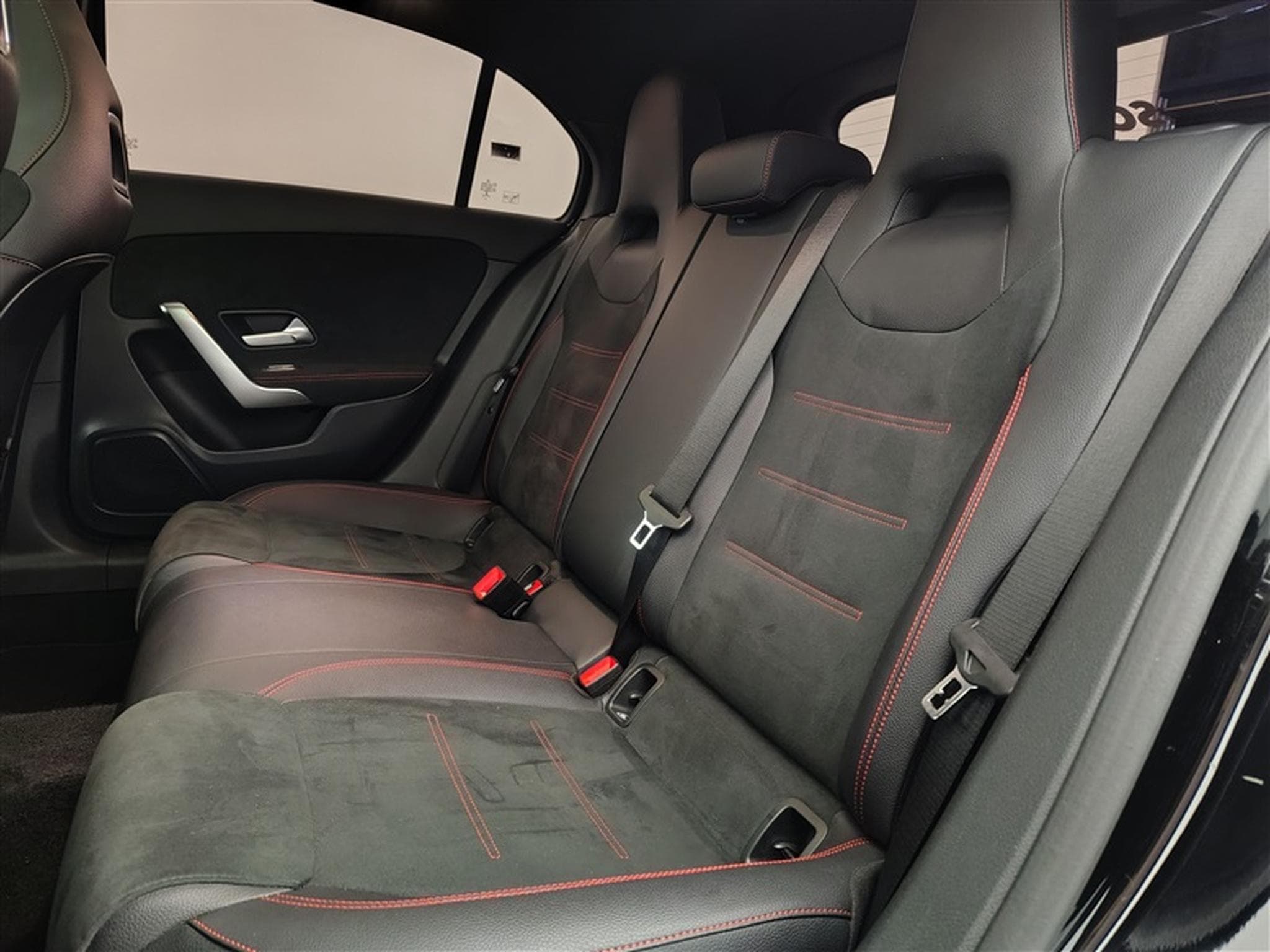 Mercedes A 180 AMG-Line Toit Pano / Navi / Led / ... (2020) - Photo 13