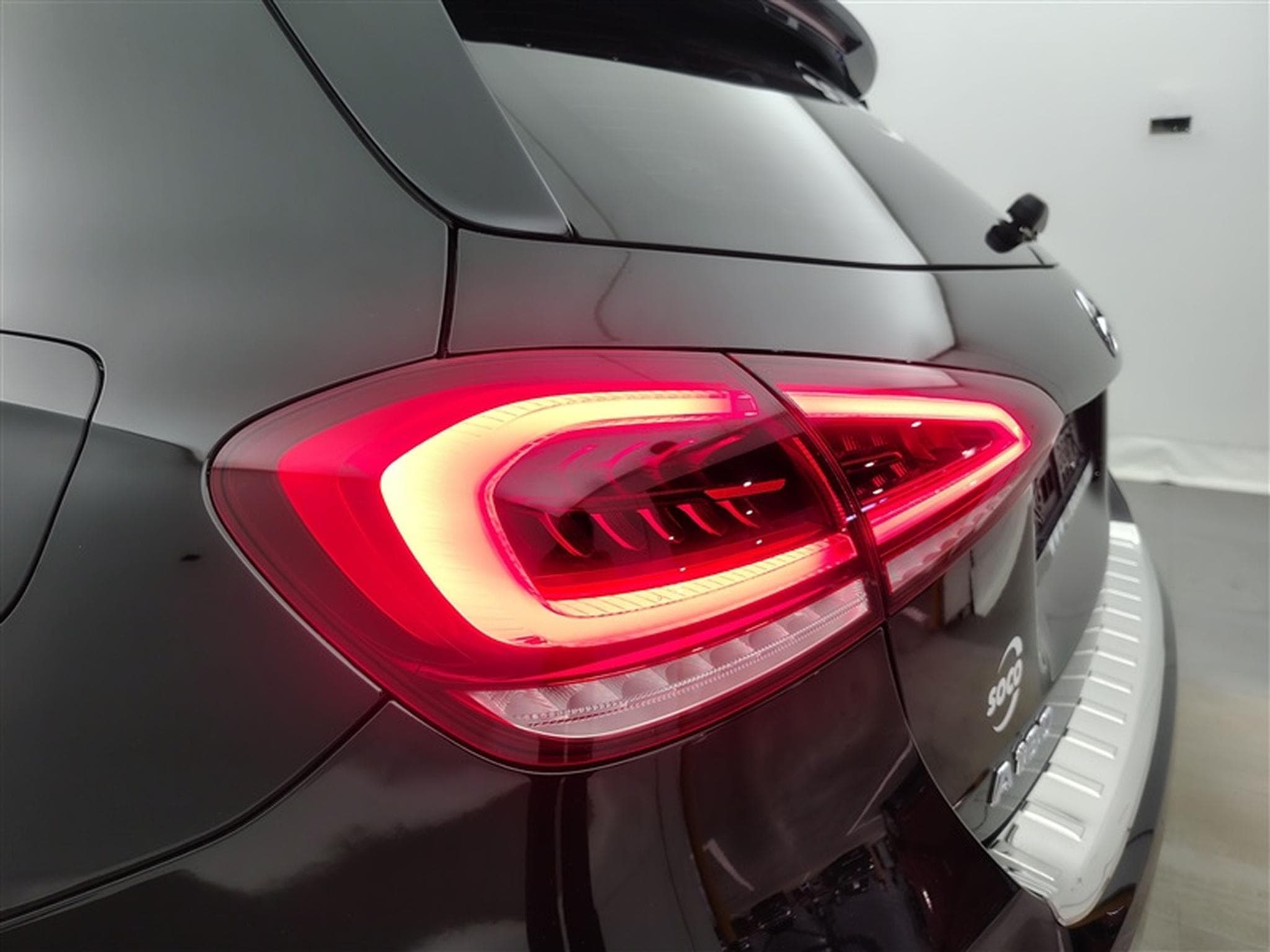 Mercedes A 180 AMG-Line Toit Pano / Navi / Led / ... (2020) - Photo 16