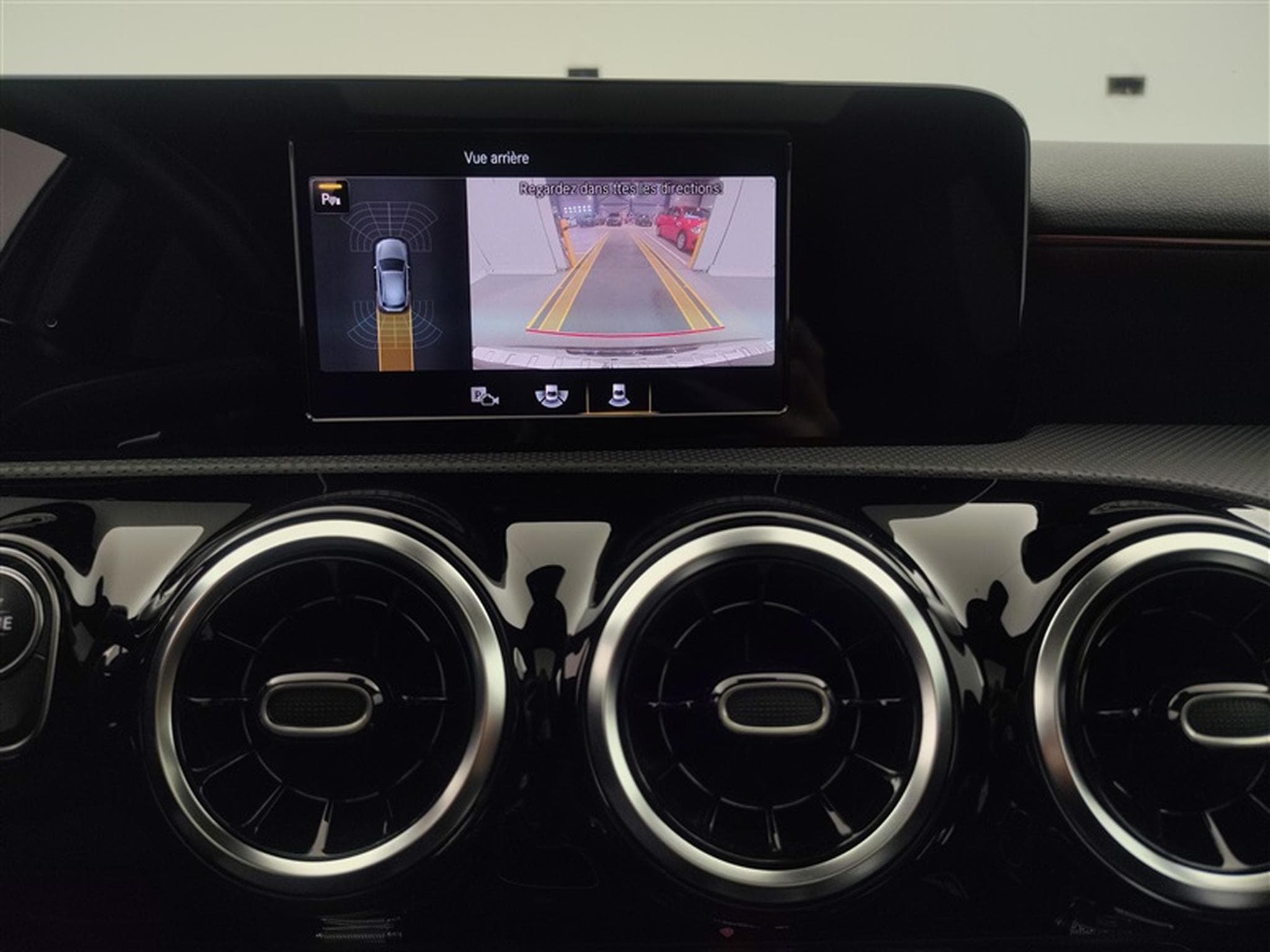 Mercedes A 180 AMG-Line Toit Pano / Navi / Led / ... (2020) - Photo 18