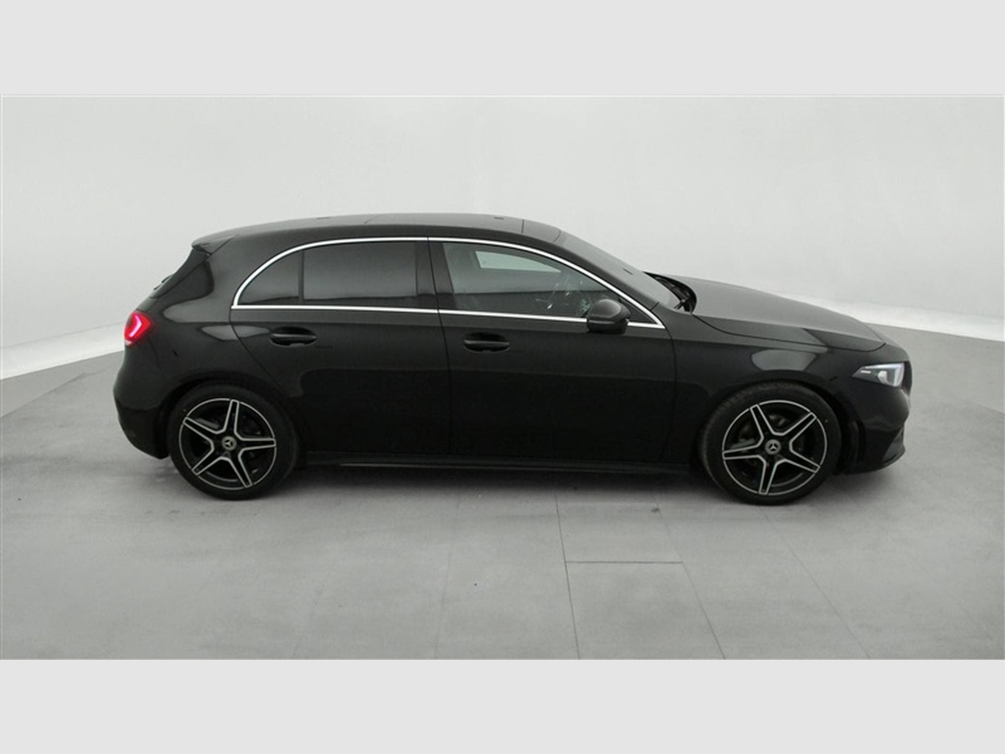 Mercedes A 180 AMG-Line Toit Pano / Navi / Led / ... (2020) - Photo 25