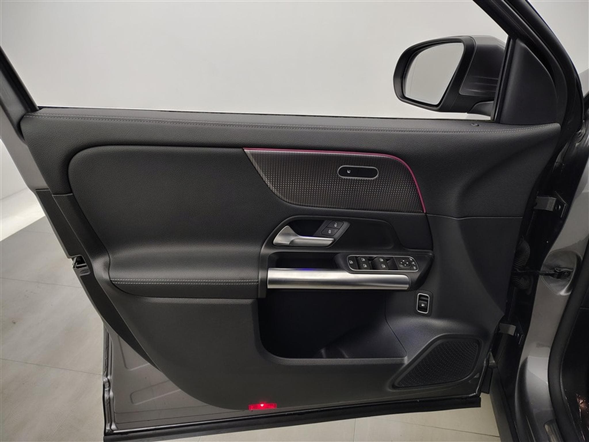 Mercedes GLA 250 e PHEV Luxury Line  Cuir / Navi / Led (2022) - Photo 17
