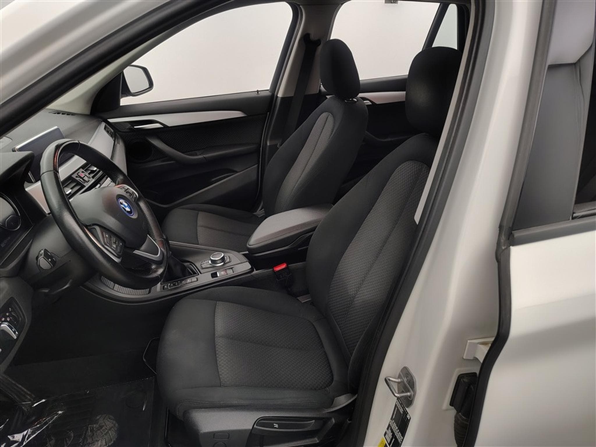 BMW X1 PHEV 1.5iA xDrive25e NAVI / FULL LED / CARPLAY (2022) - Photo 7