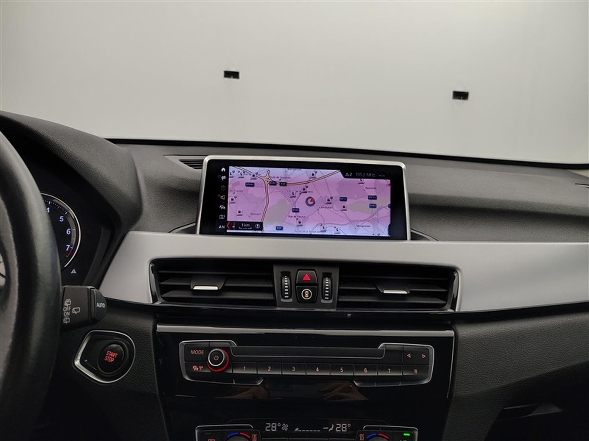 BMW X1 PHEV 1.5iA xDrive25e NAVI / FULL LED / CARPLAY (2022) - Photo 11